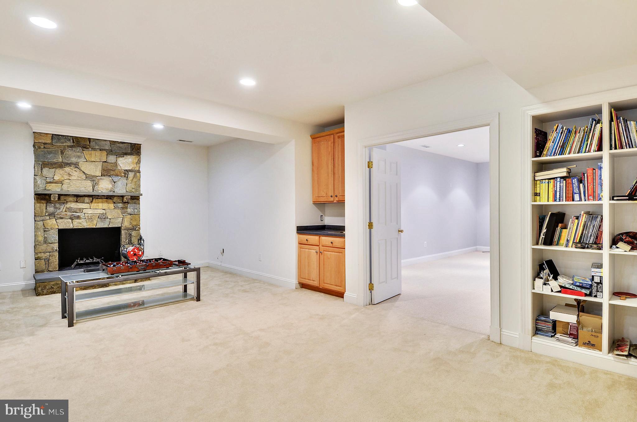 CARDEROCK SPRINGS - Residential