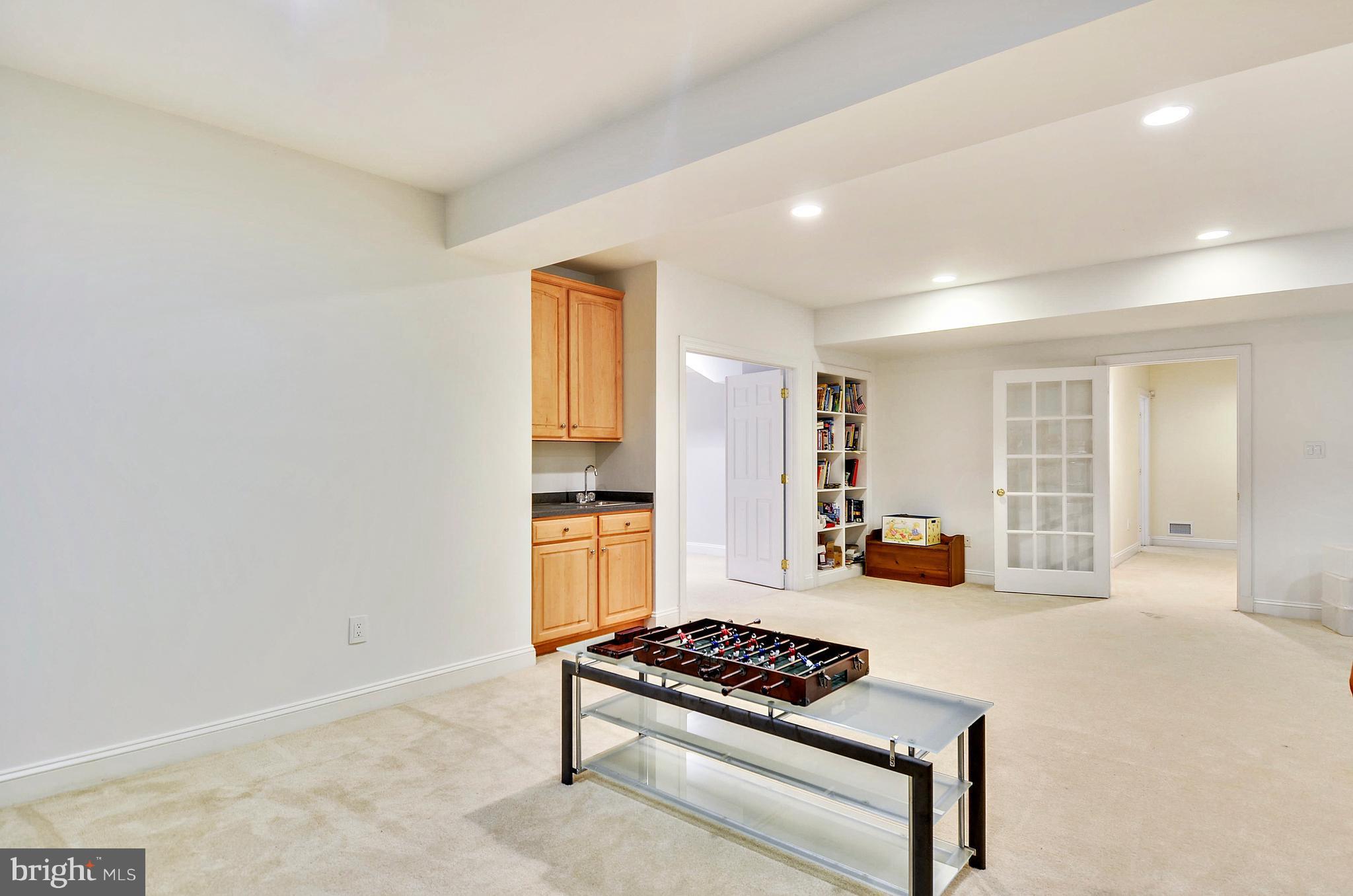 CARDEROCK SPRINGS - Residential