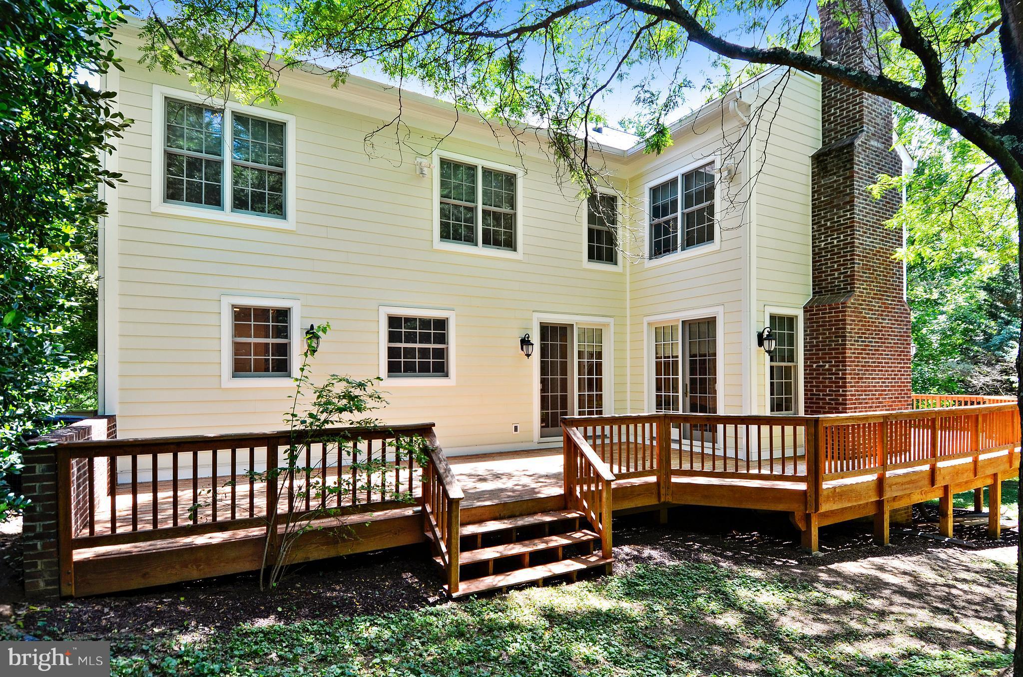 CARDEROCK SPRINGS - Residential