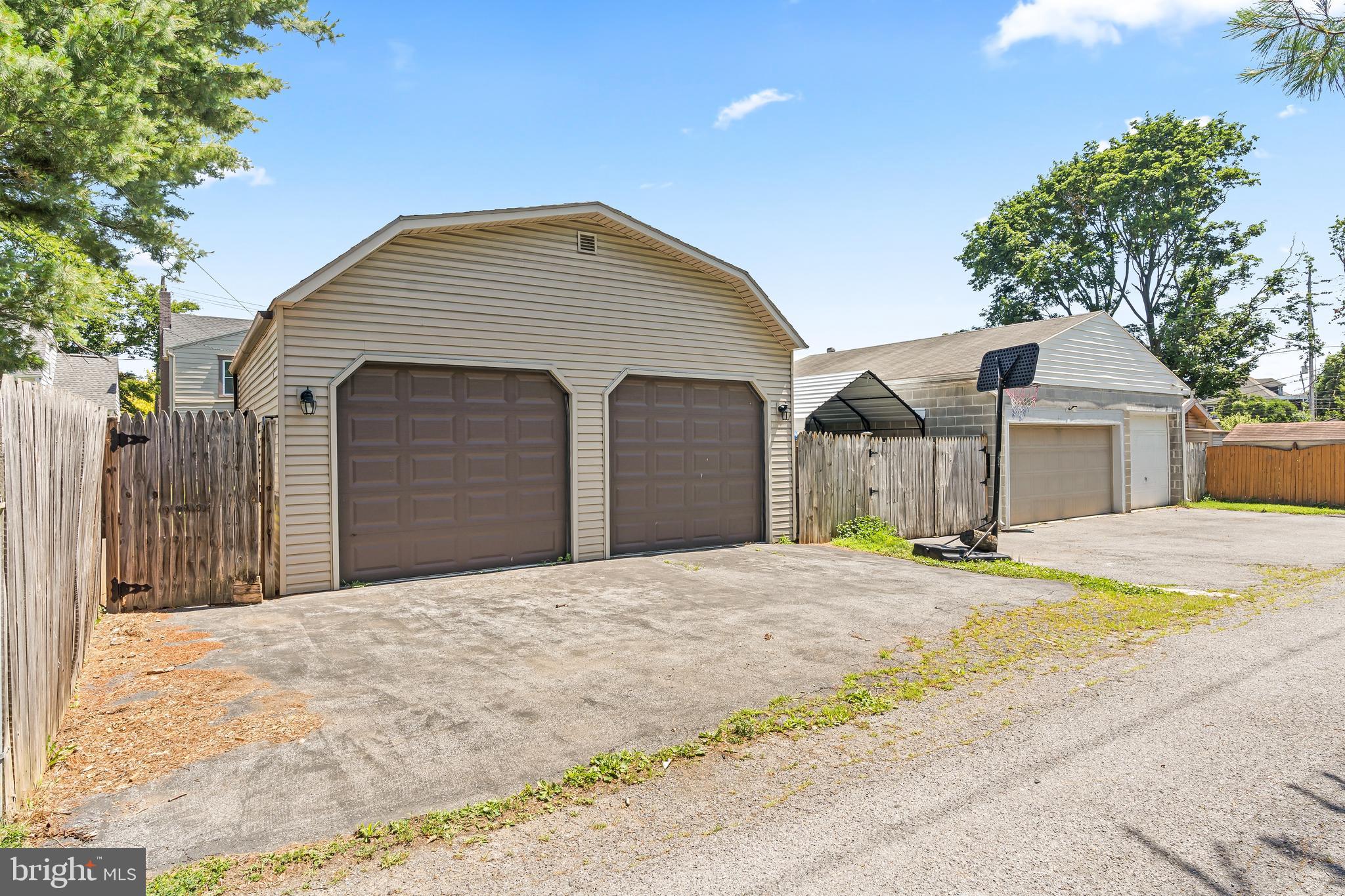 HAGERSTOWN - Residential