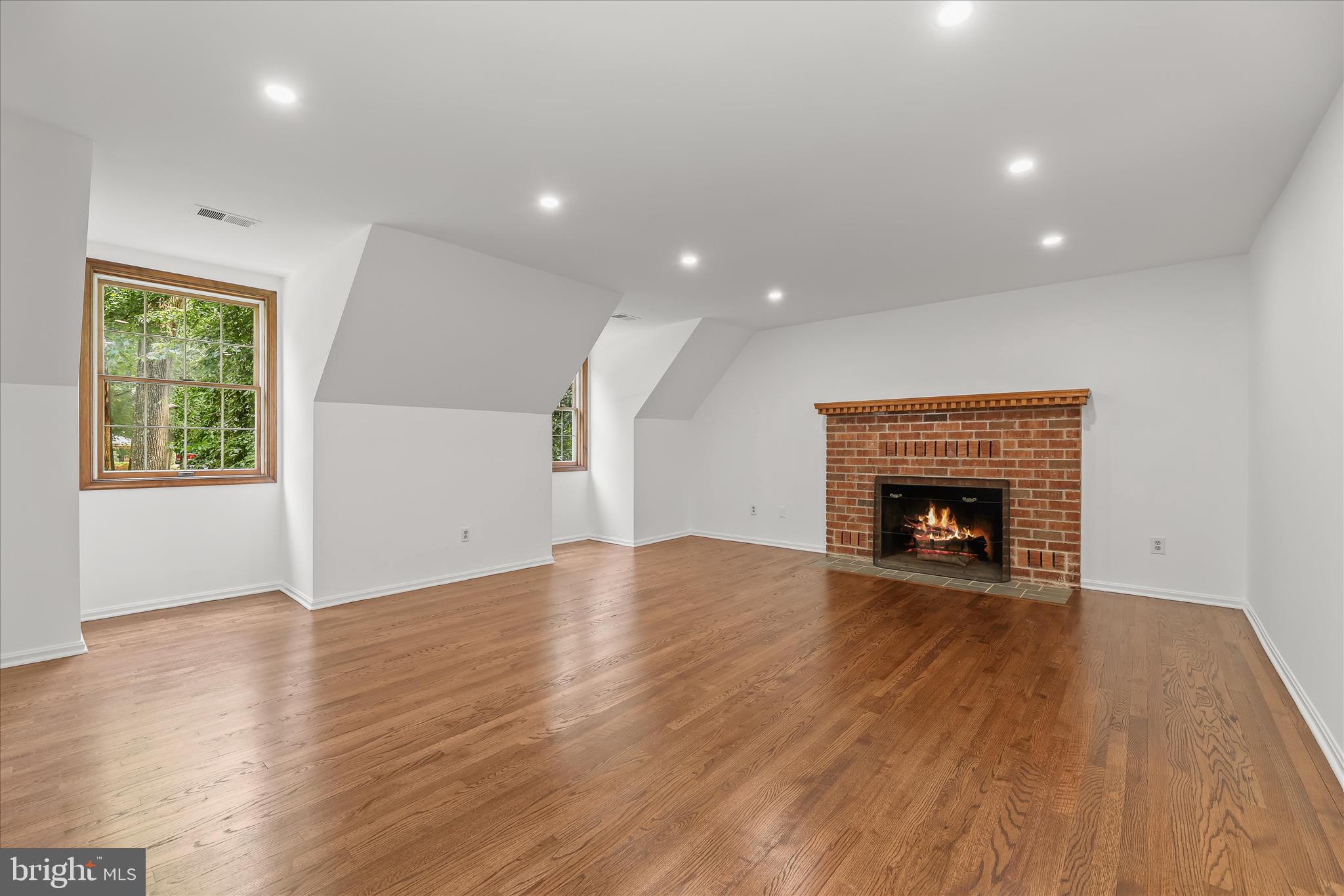 HIGHLAND LAKE - Residential