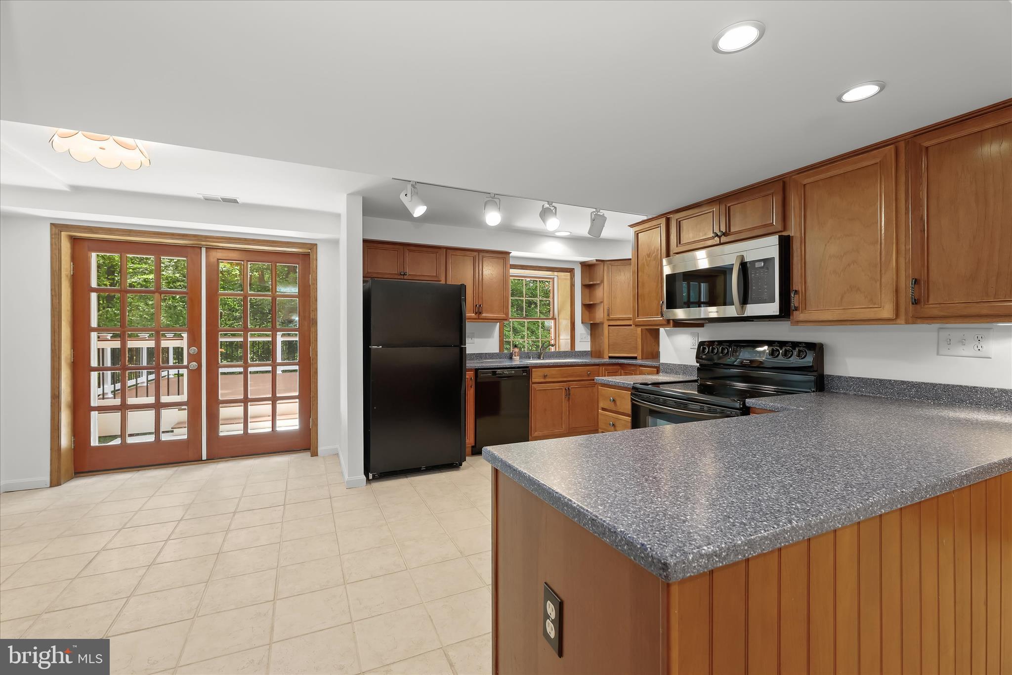 HIGHLAND LAKE - Residential
