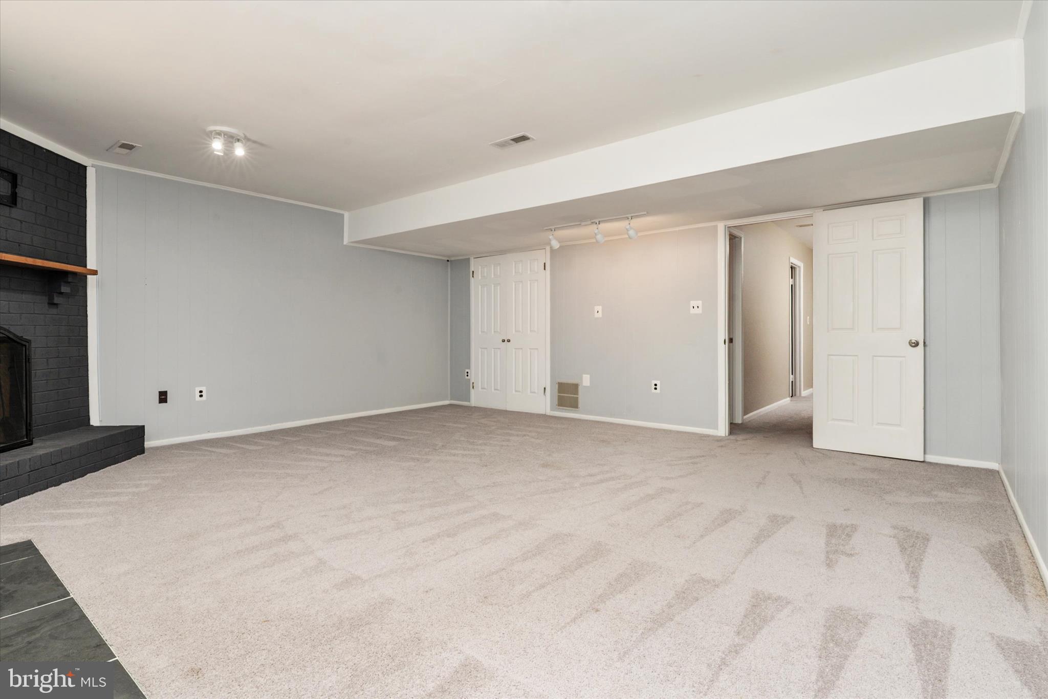 OAKMONT - Residential