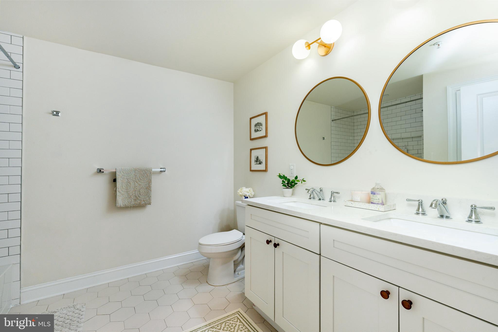 OLDE KENSINGTON - Residential