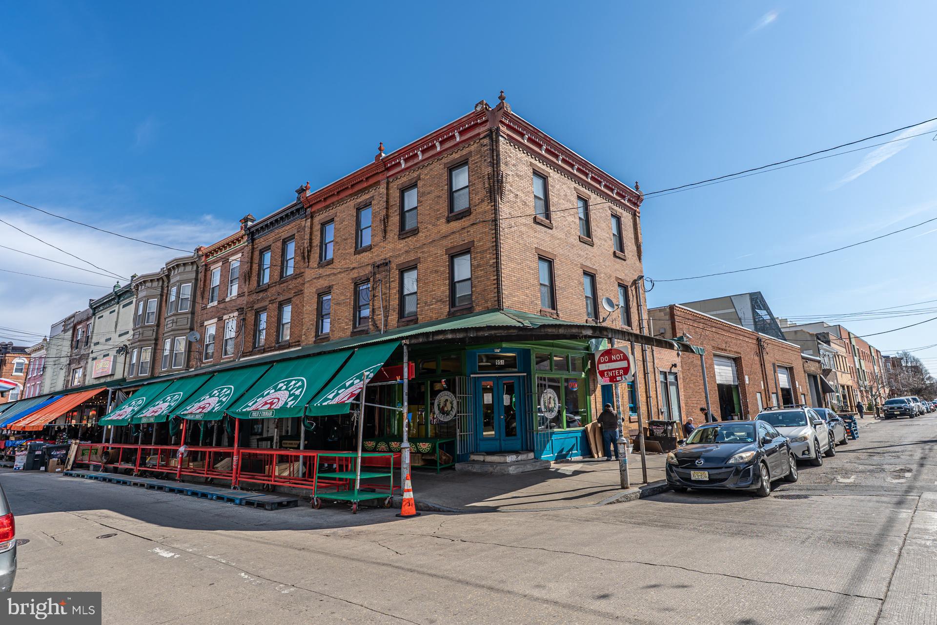 ITALIAN MARKET - Commercial Sale