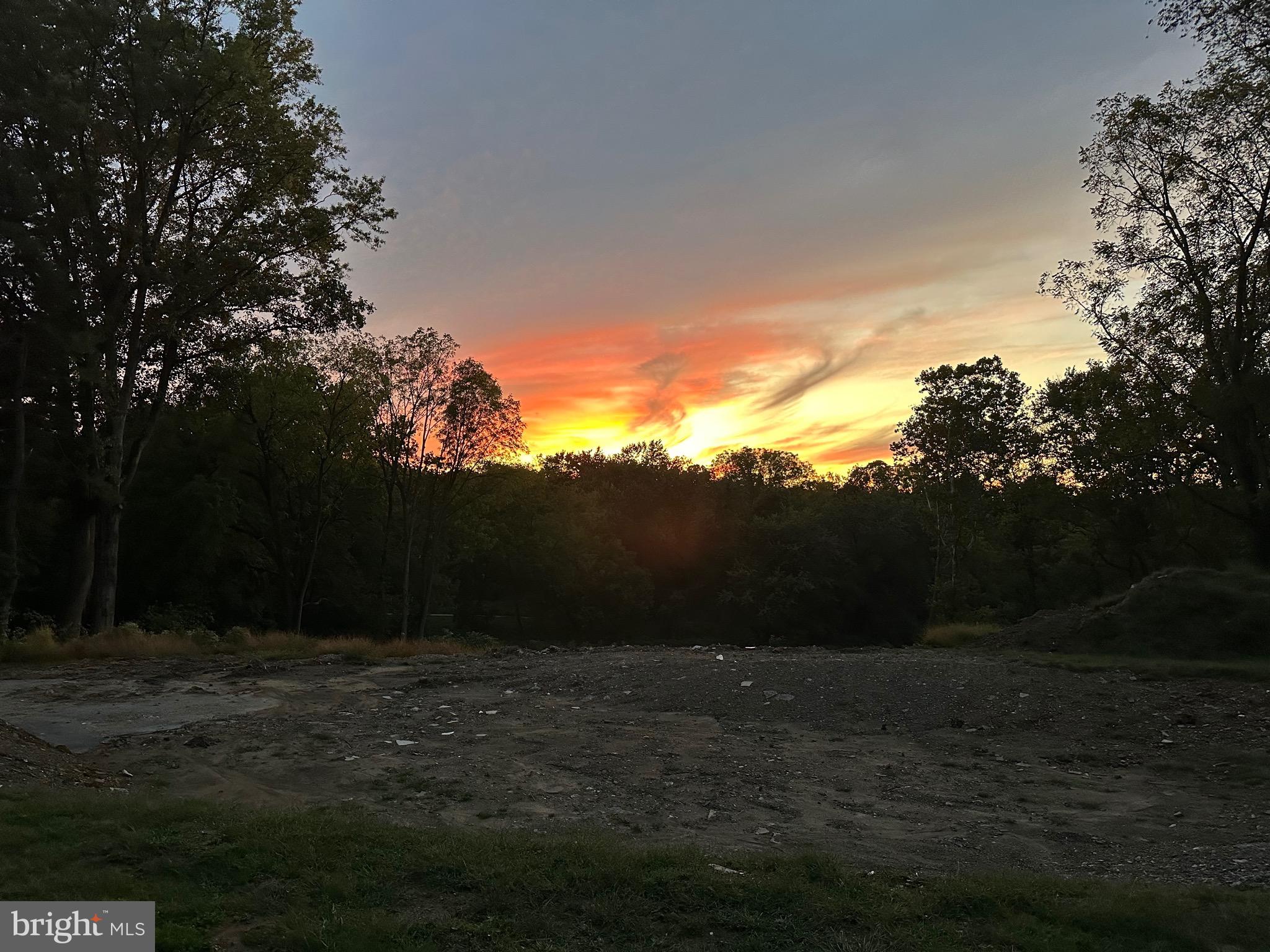 SCHOOL LANE HILLS - Land