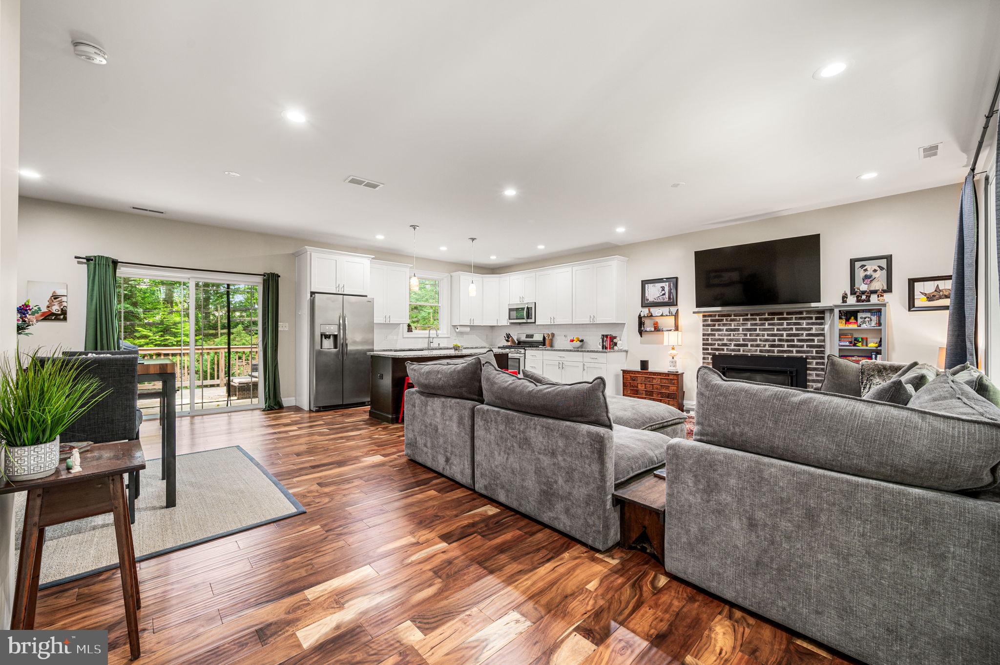 FOX KNOLL - Residential