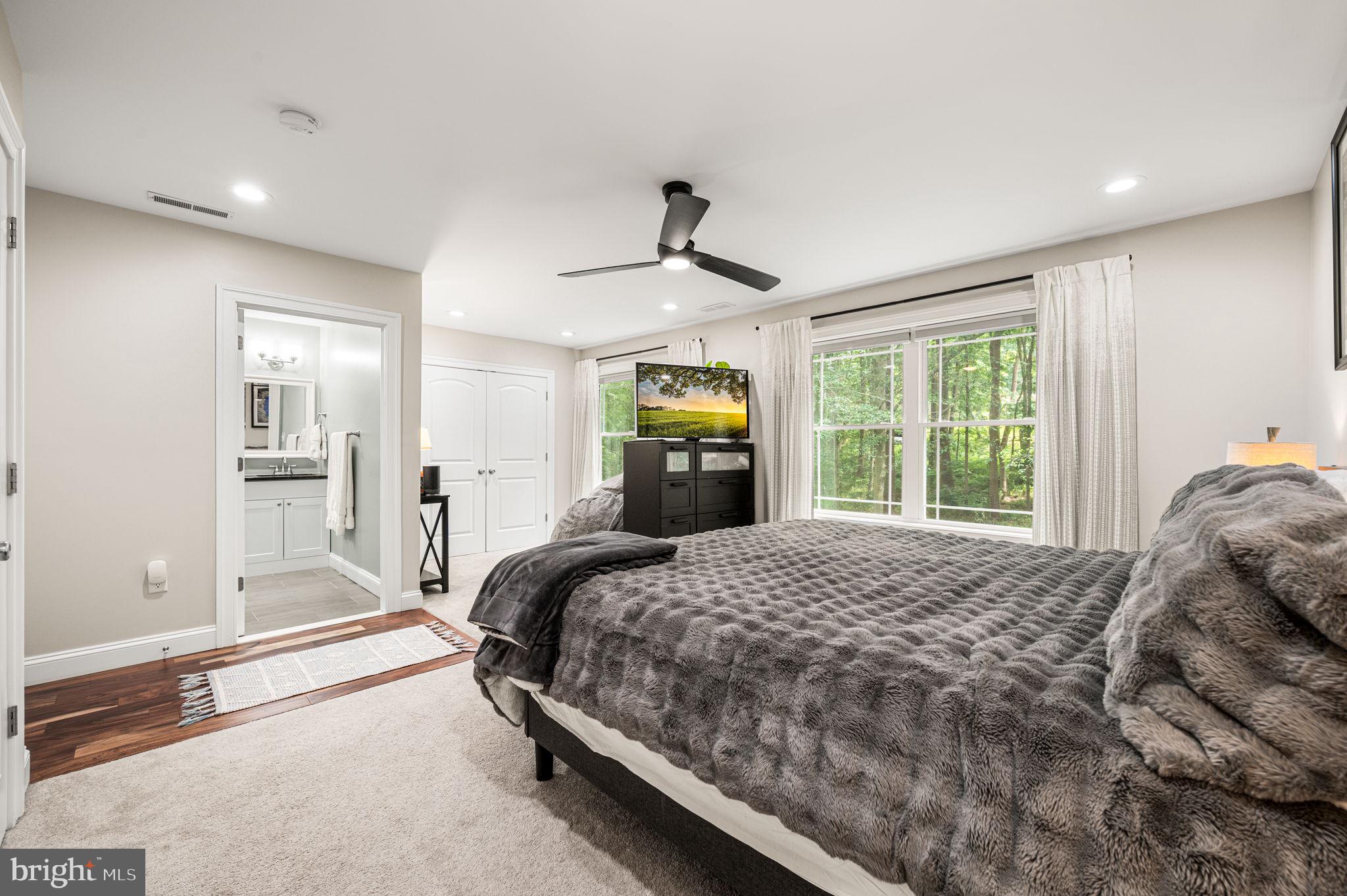 FOX KNOLL - Residential