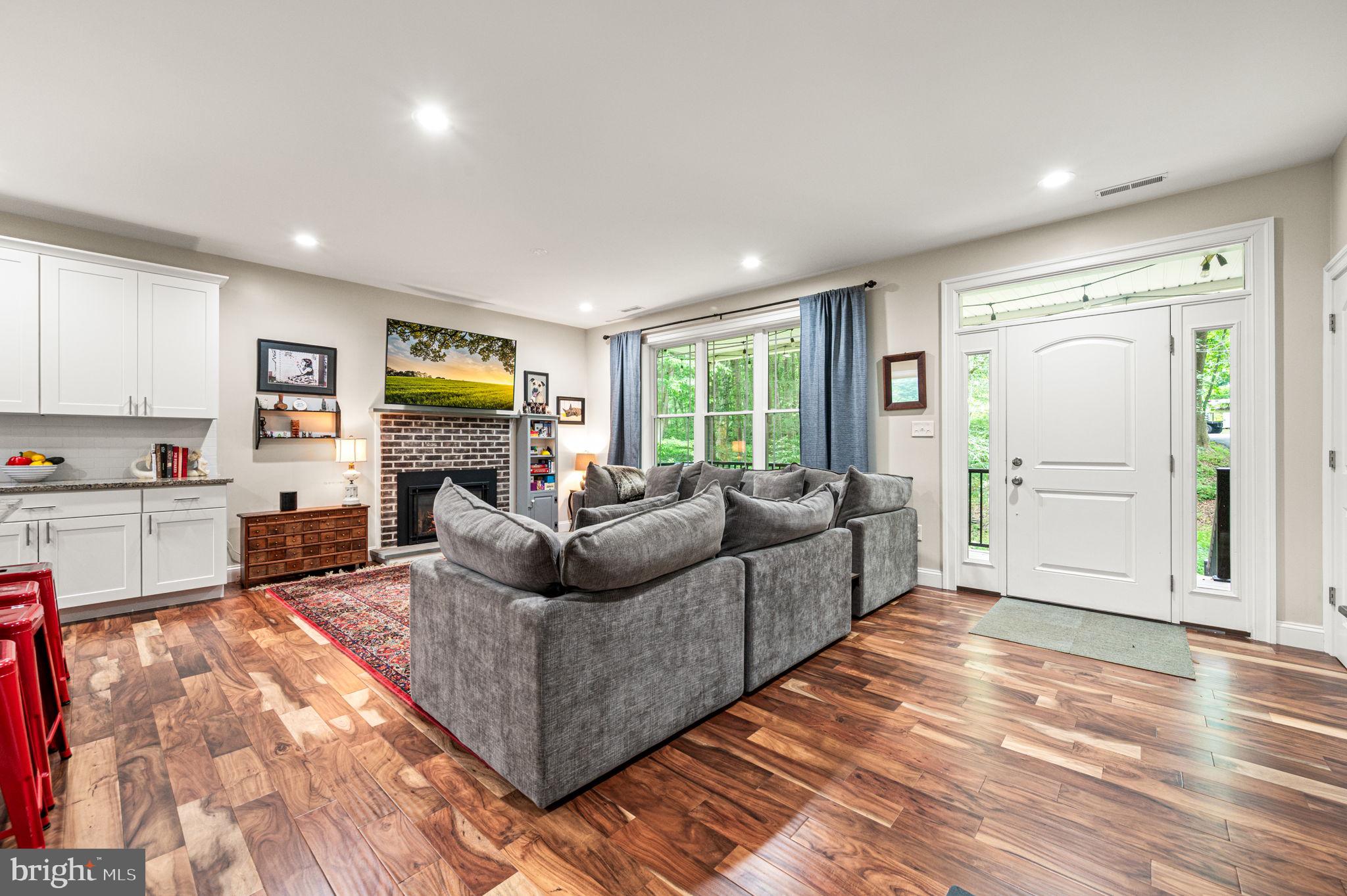 FOX KNOLL - Residential