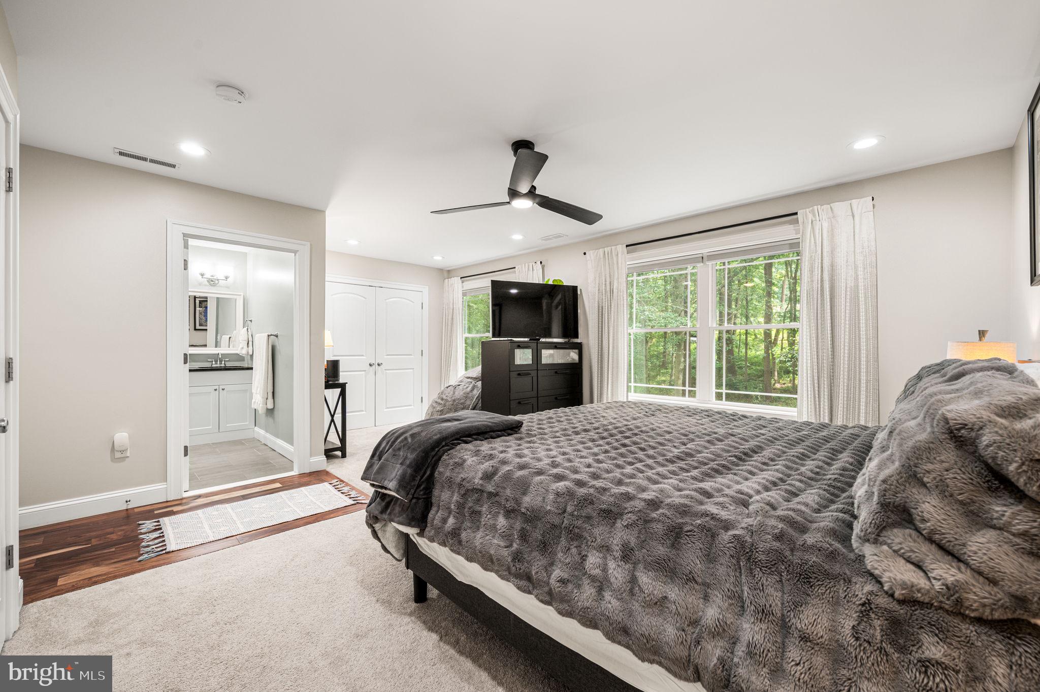 FOX KNOLL - Residential