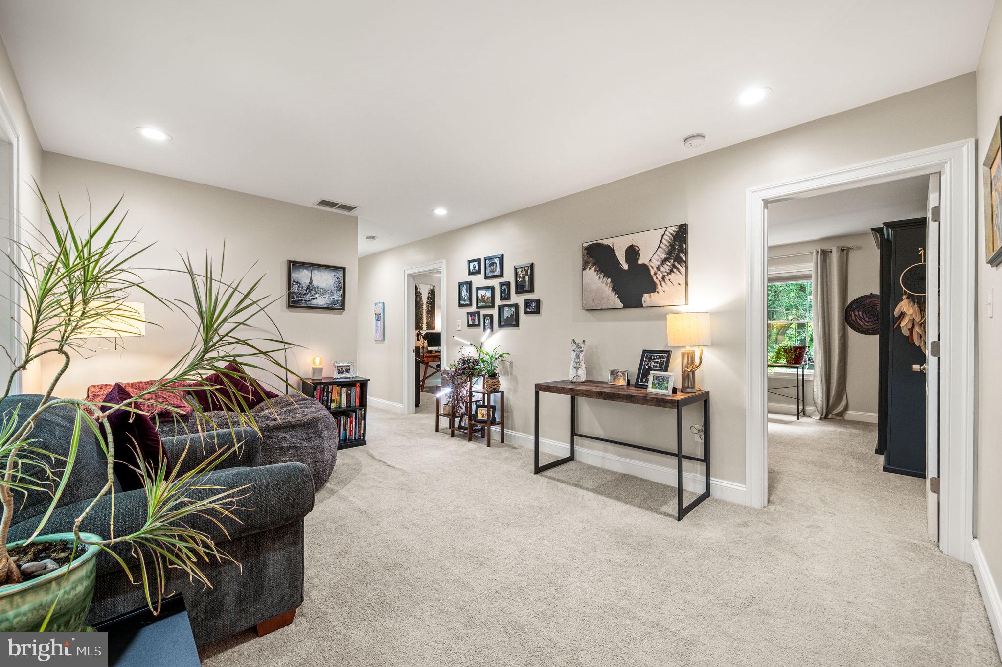 FOX KNOLL - Residential