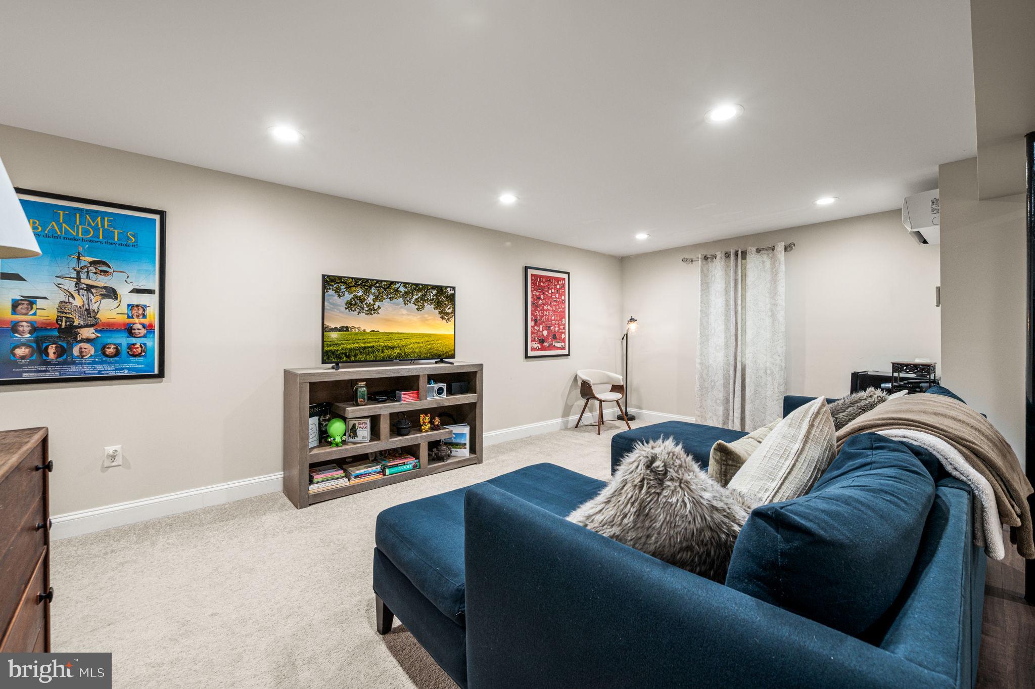 FOX KNOLL - Residential