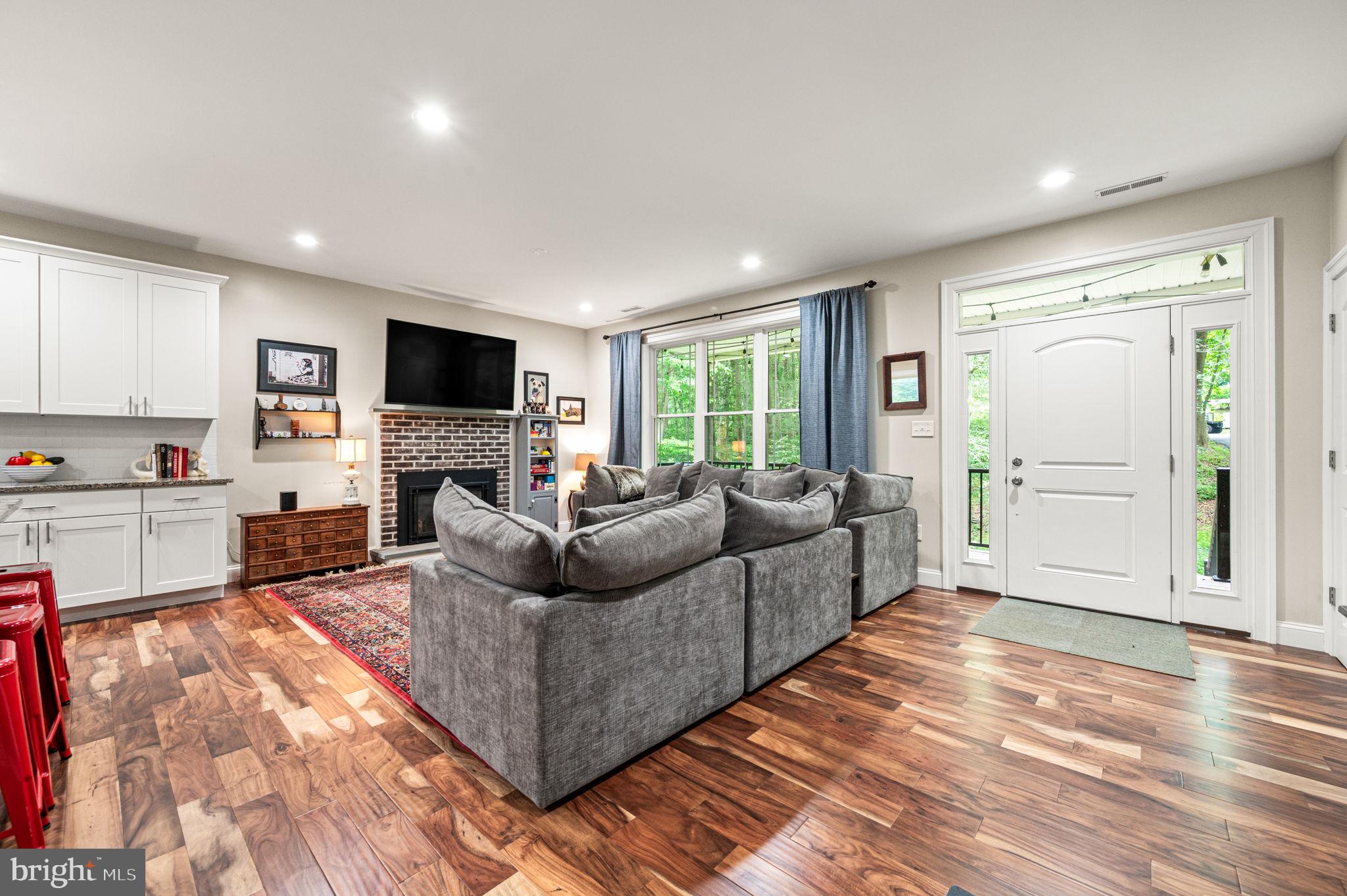 FOX KNOLL - Residential