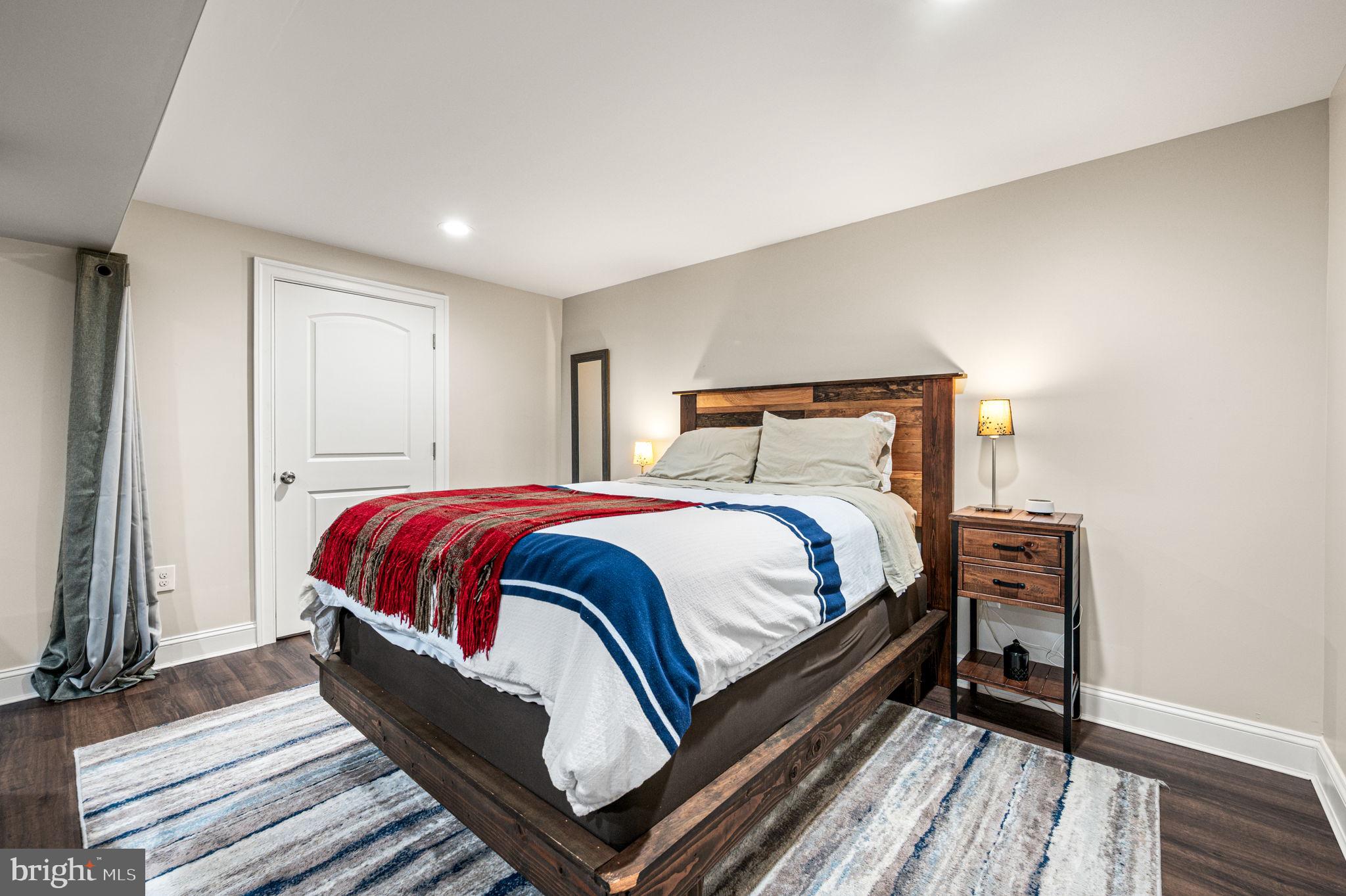 FOX KNOLL - Residential