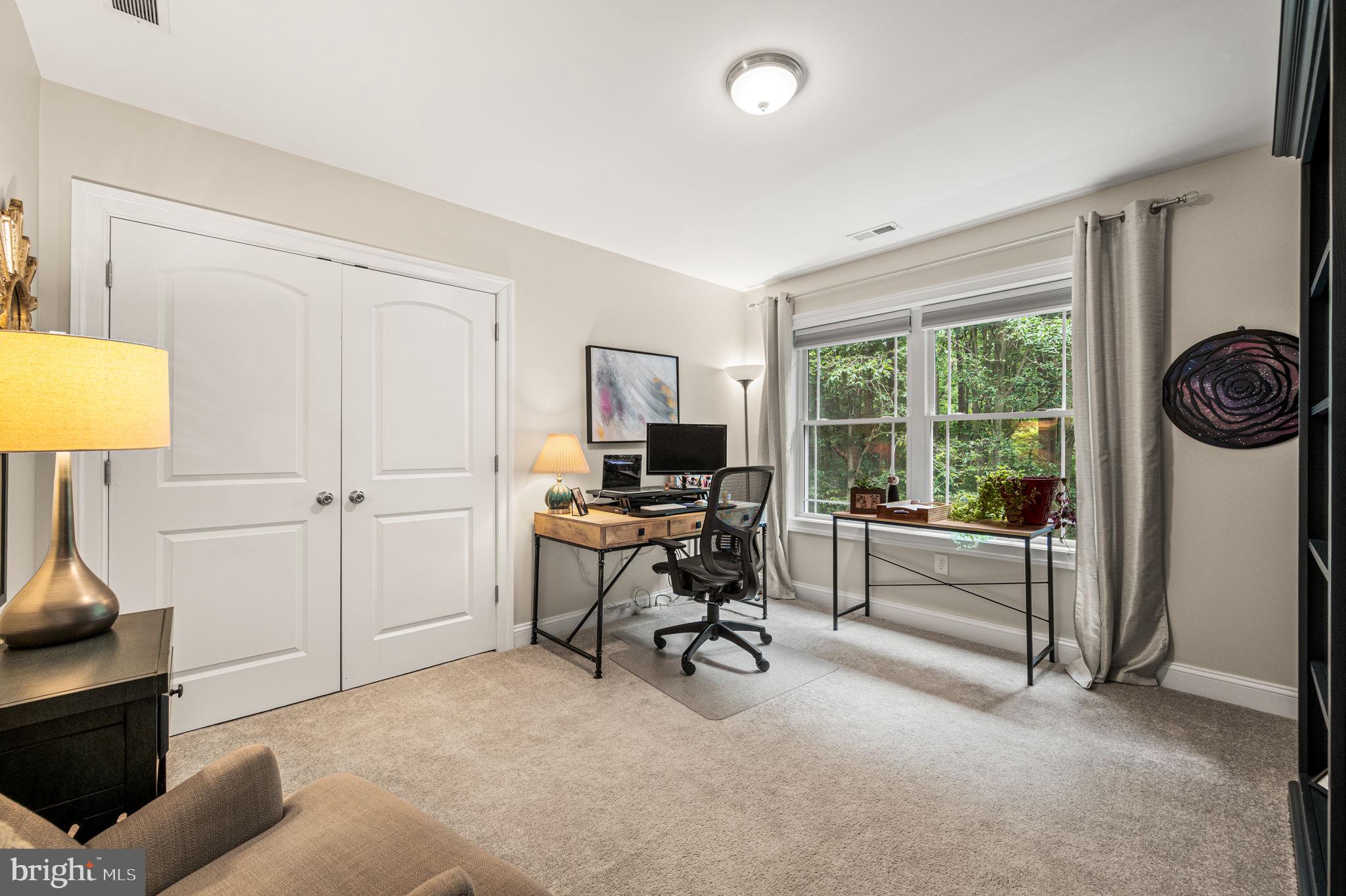 FOX KNOLL - Residential