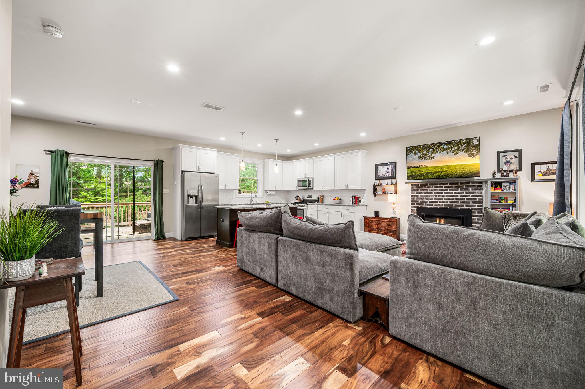 FOX KNOLL - Residential