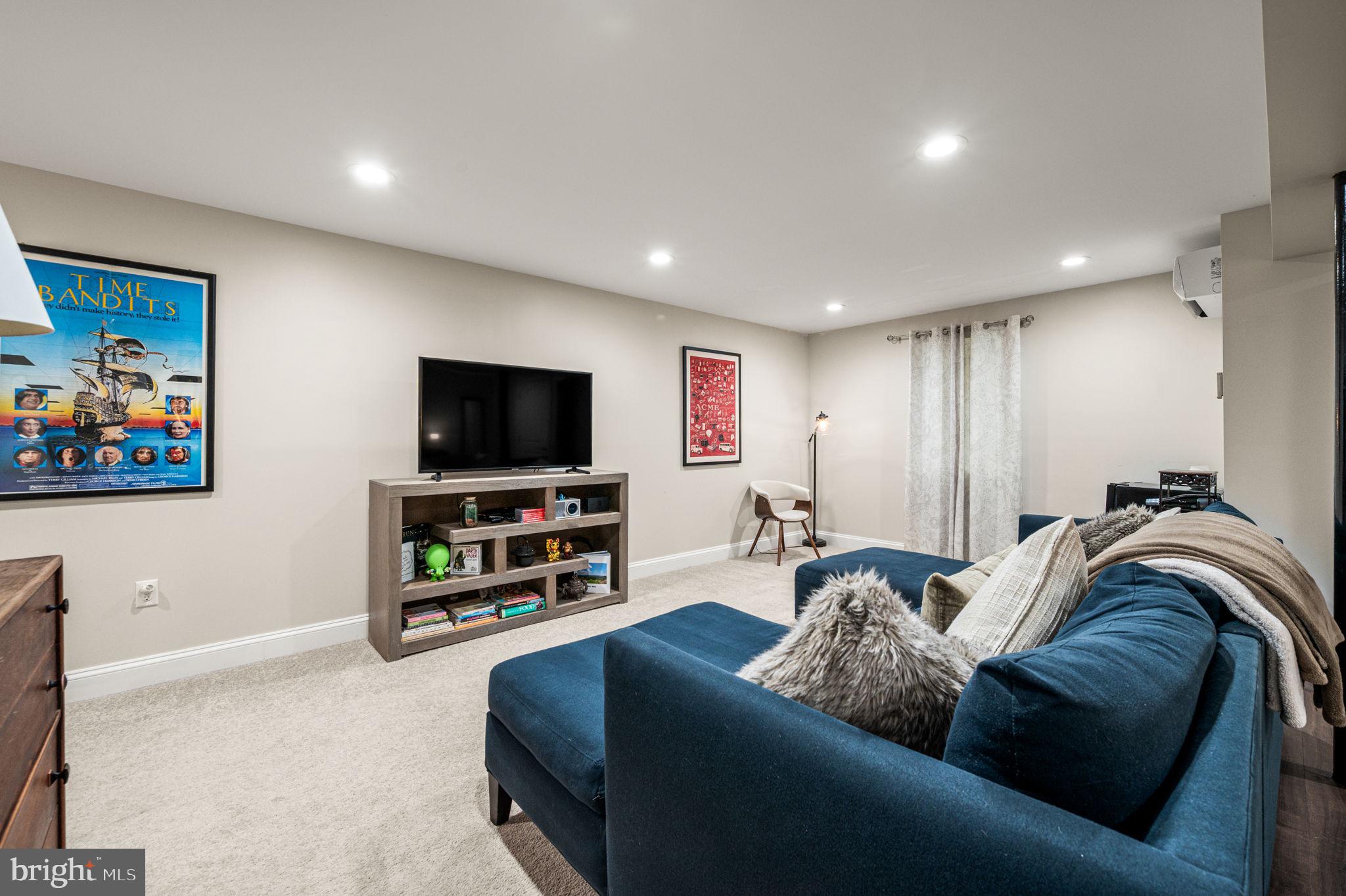 FOX KNOLL - Residential