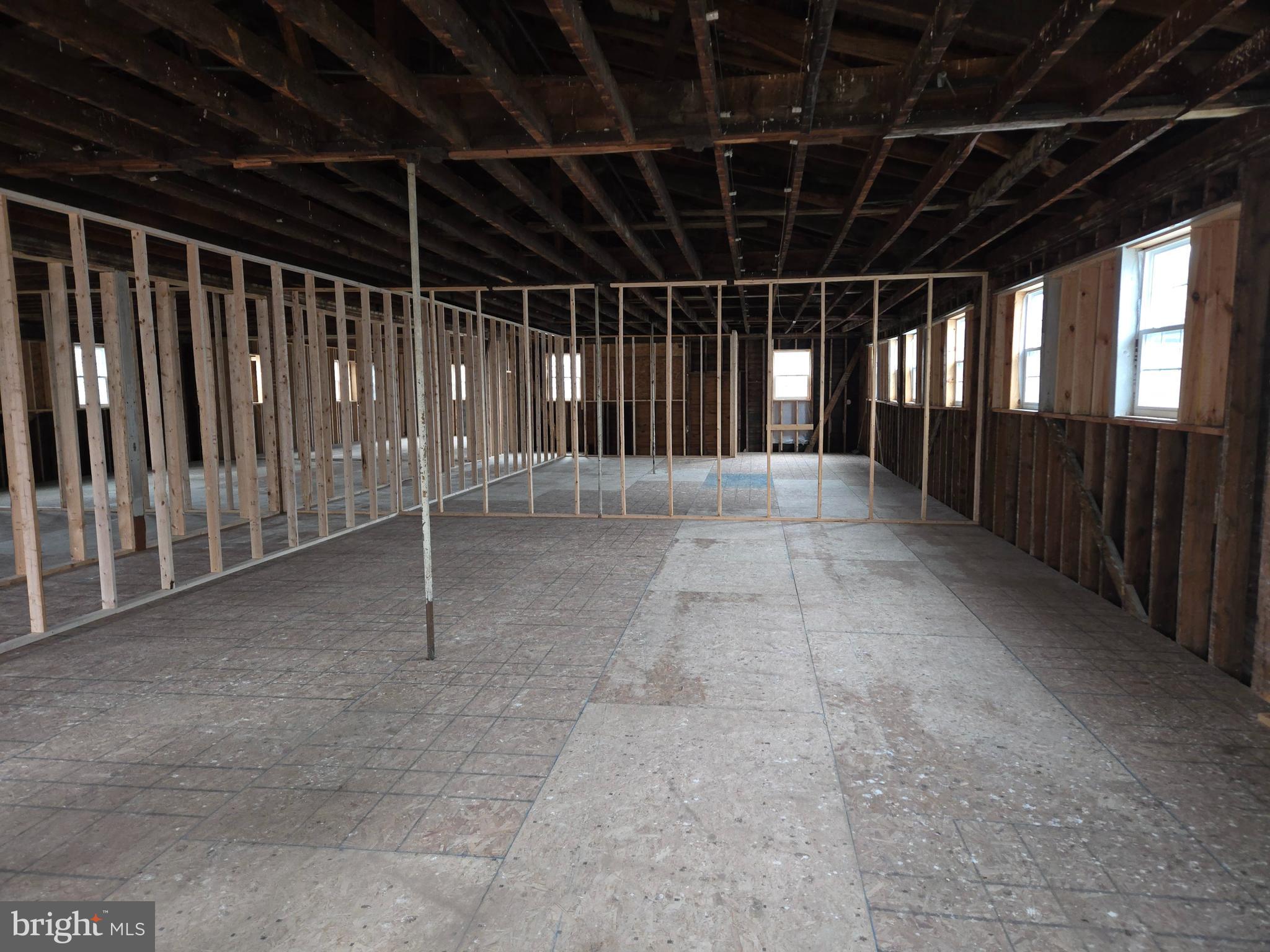 PINE GROVE - Commercial Sale