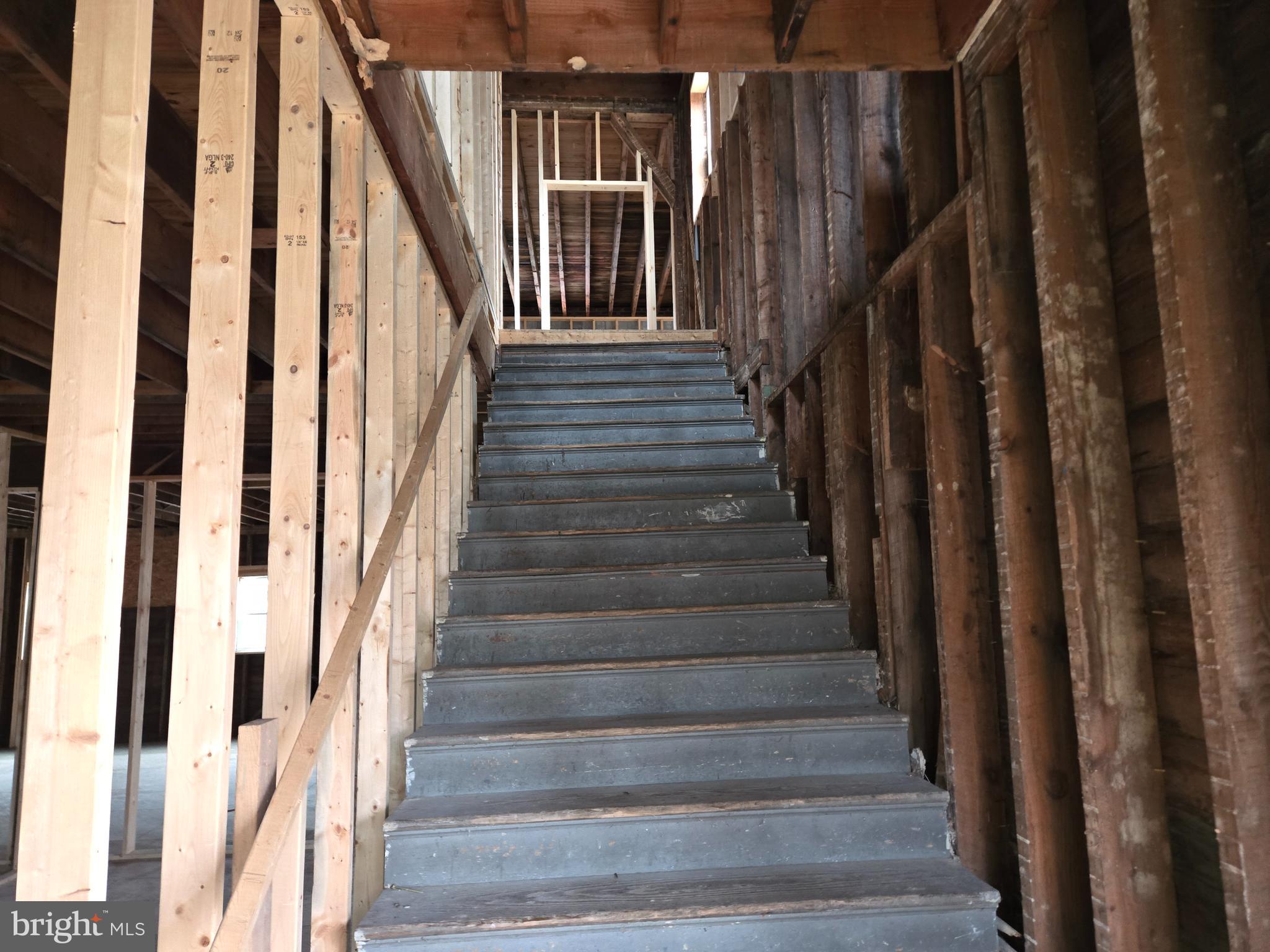 PINE GROVE - Commercial Sale