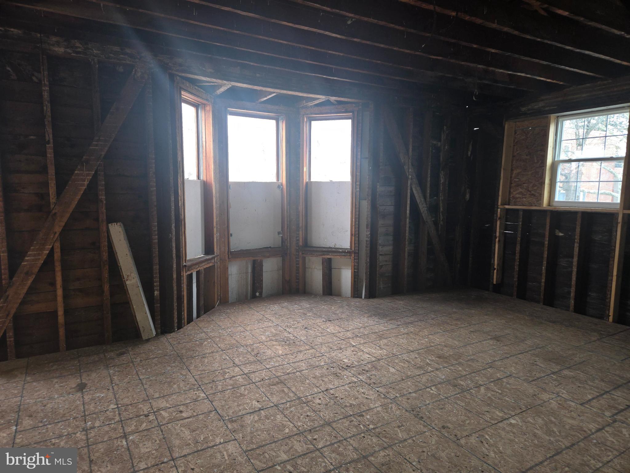 PINE GROVE - Commercial Sale