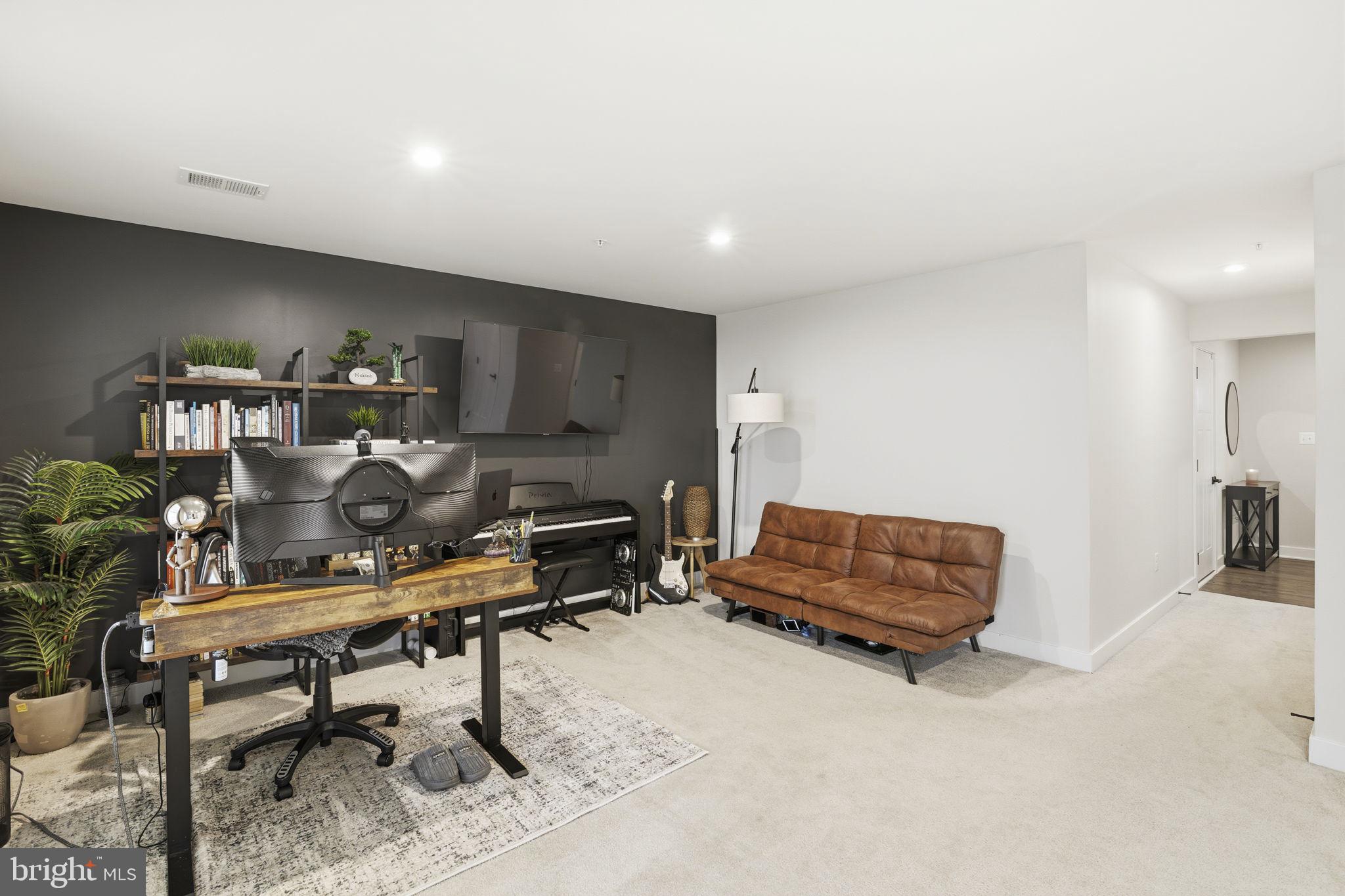 JAMES RUN TOWNHOMES - Residential