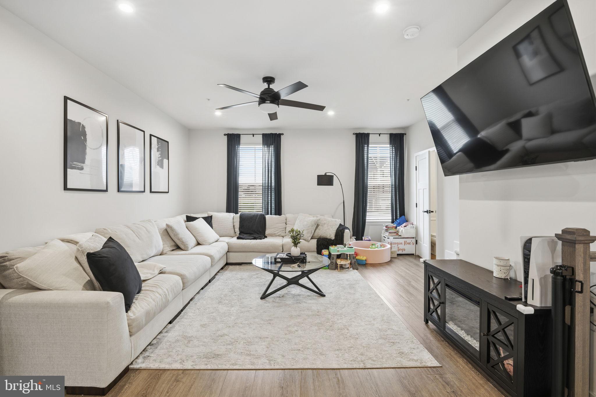 JAMES RUN TOWNHOMES - Residential