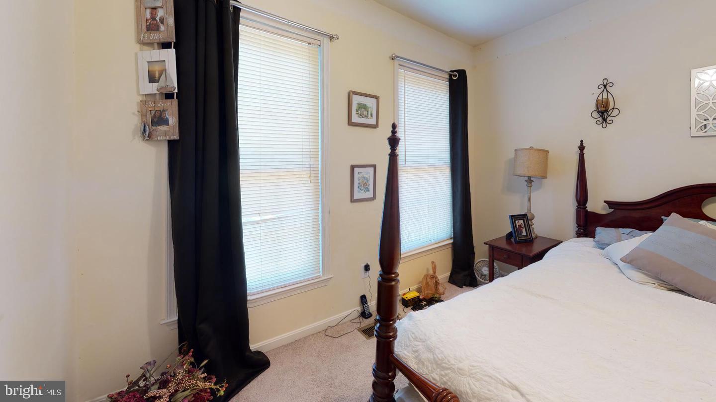 POTOMAC LAKES - Residential Lease