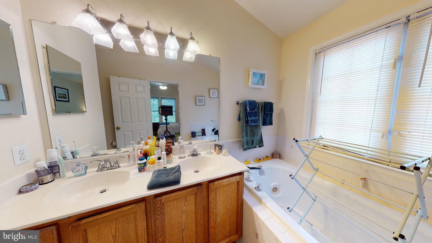 POTOMAC LAKES - Residential Lease