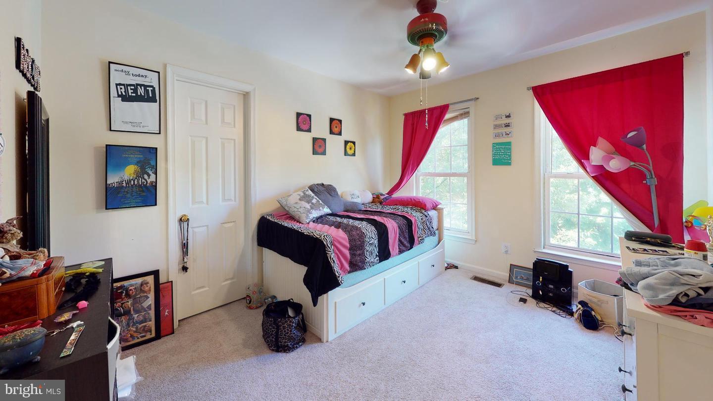 POTOMAC LAKES - Residential Lease