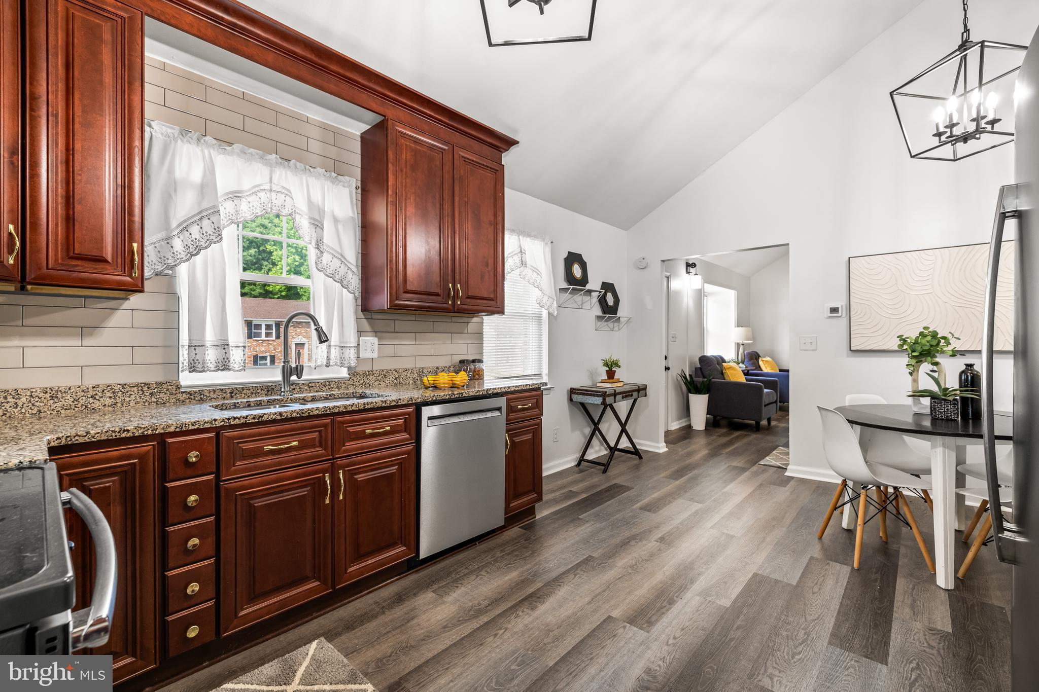 HARBOUR OAKS - Residential