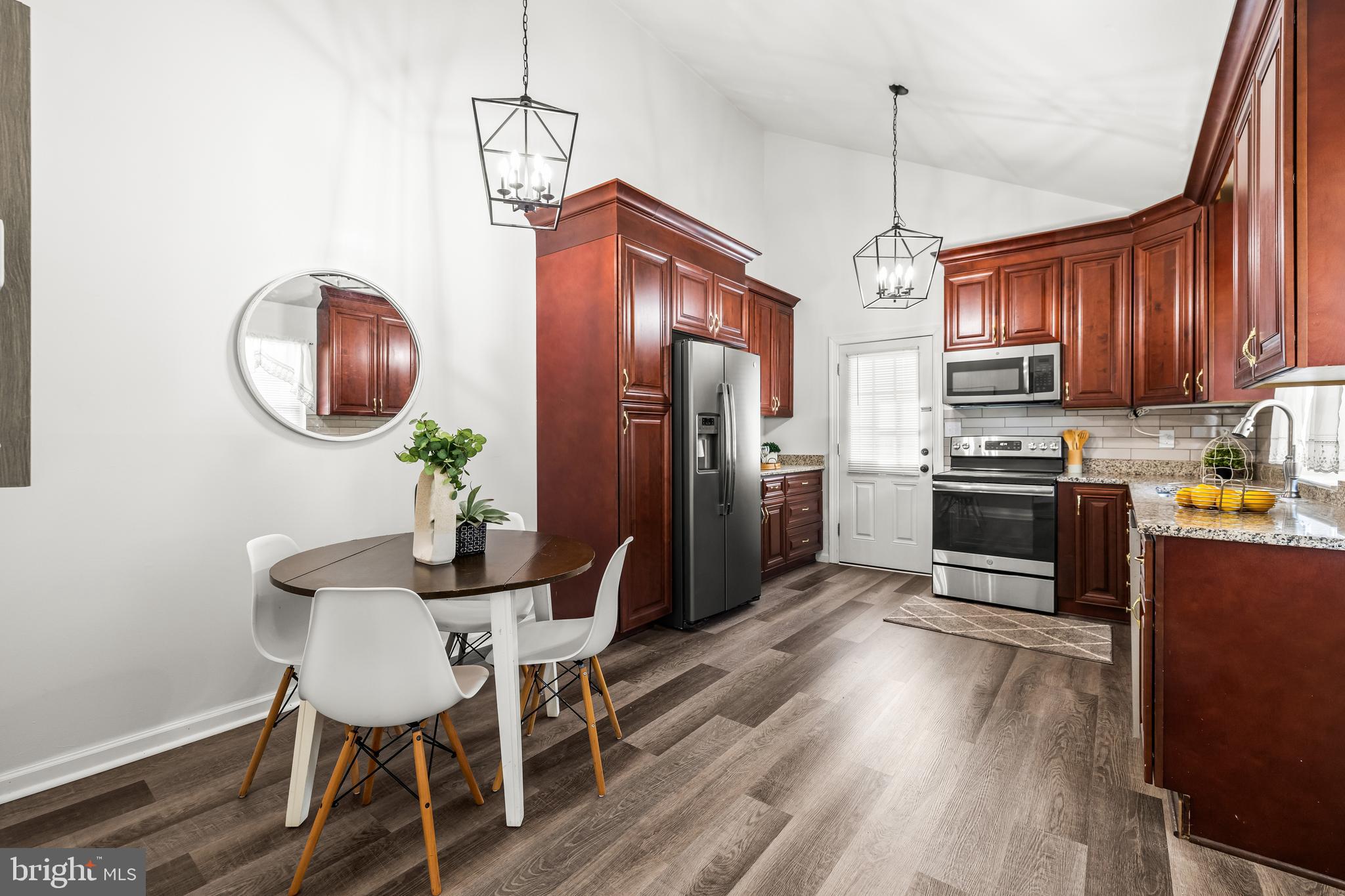 HARBOUR OAKS - Residential