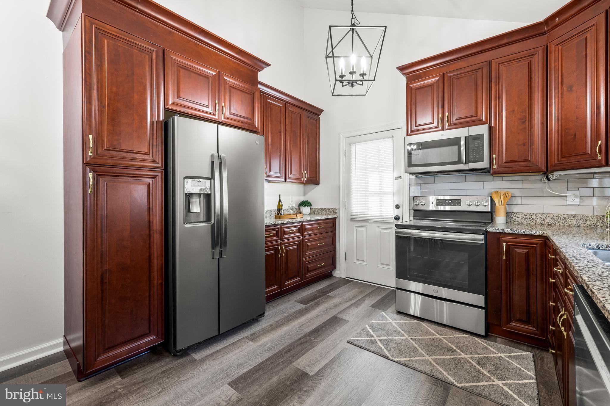 HARBOUR OAKS - Residential