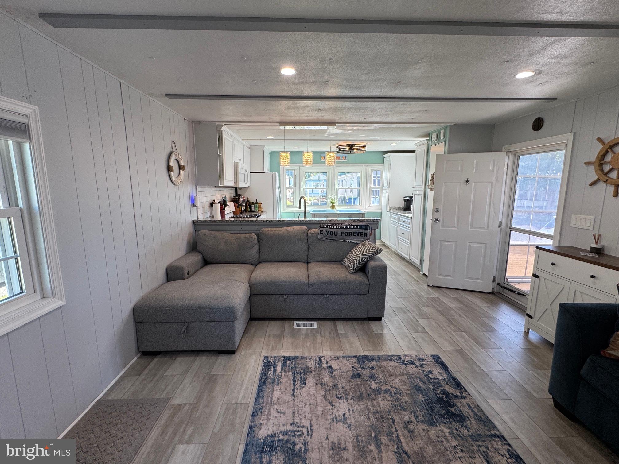 COLONIAL EAST MHP - Residential