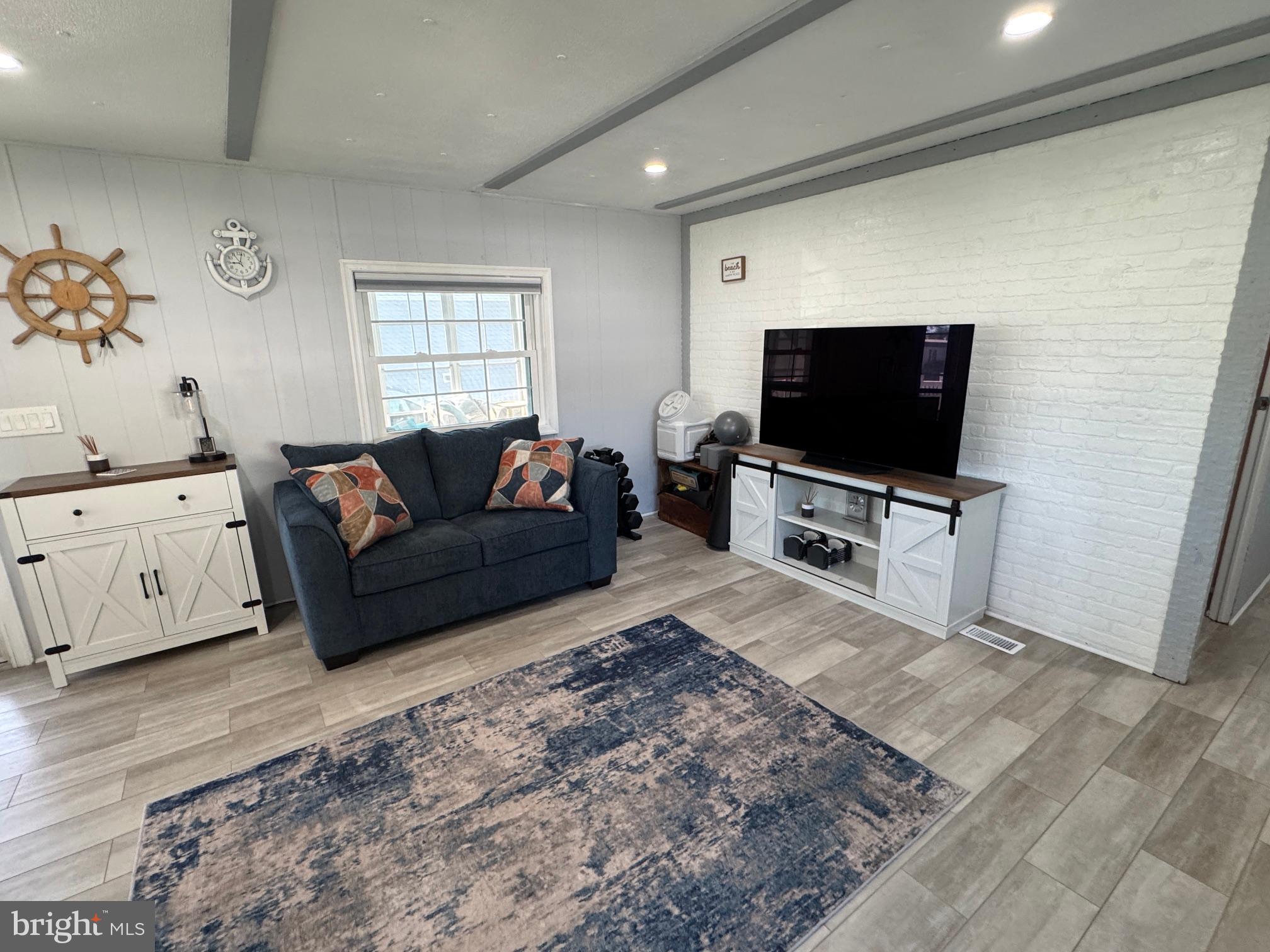 COLONIAL EAST MHP - Residential