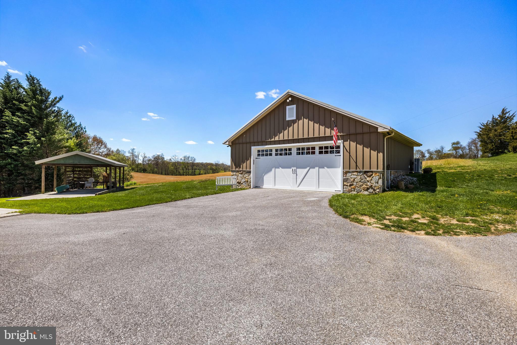 FREELAND - Farm