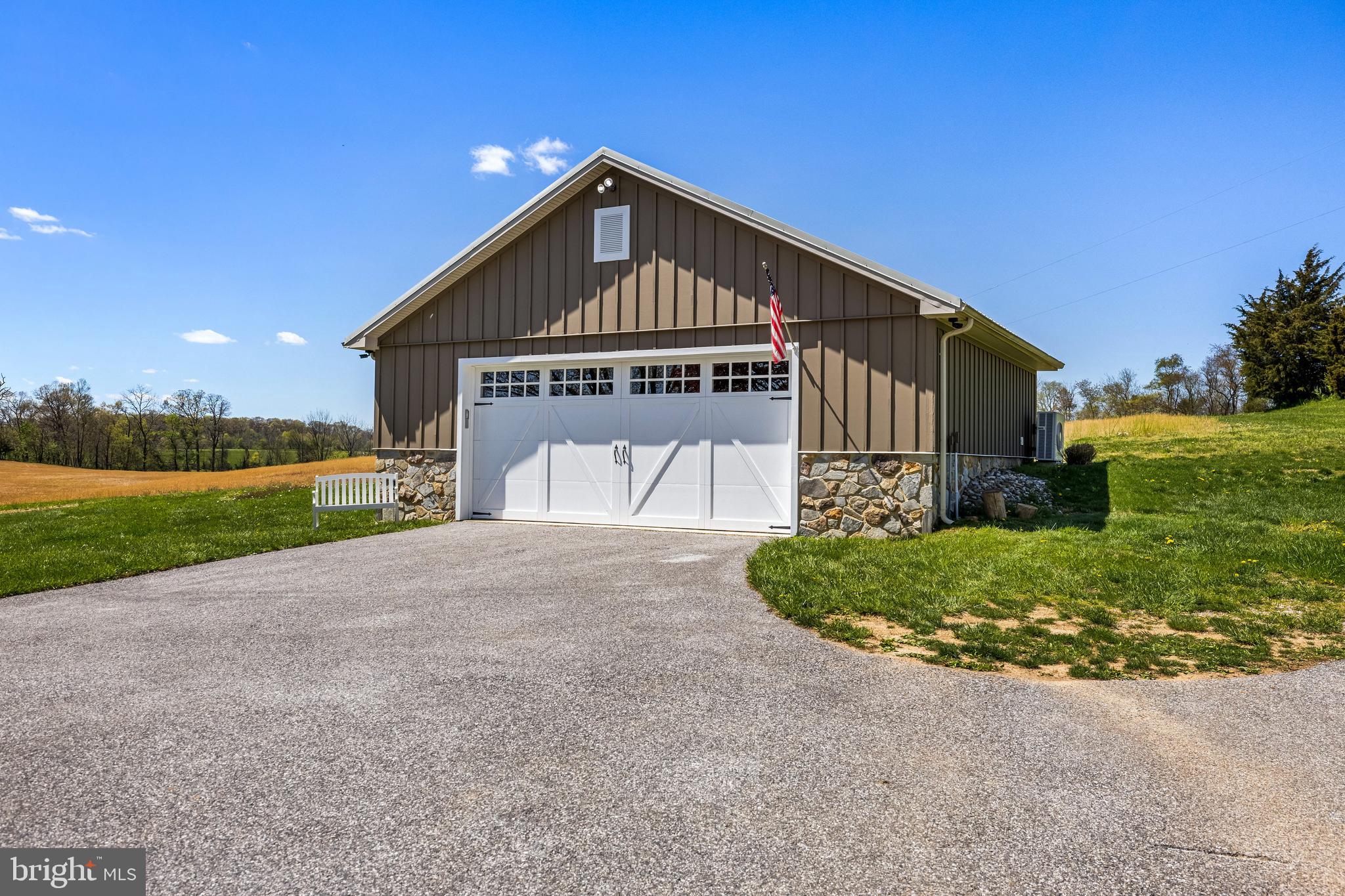 FREELAND - Farm