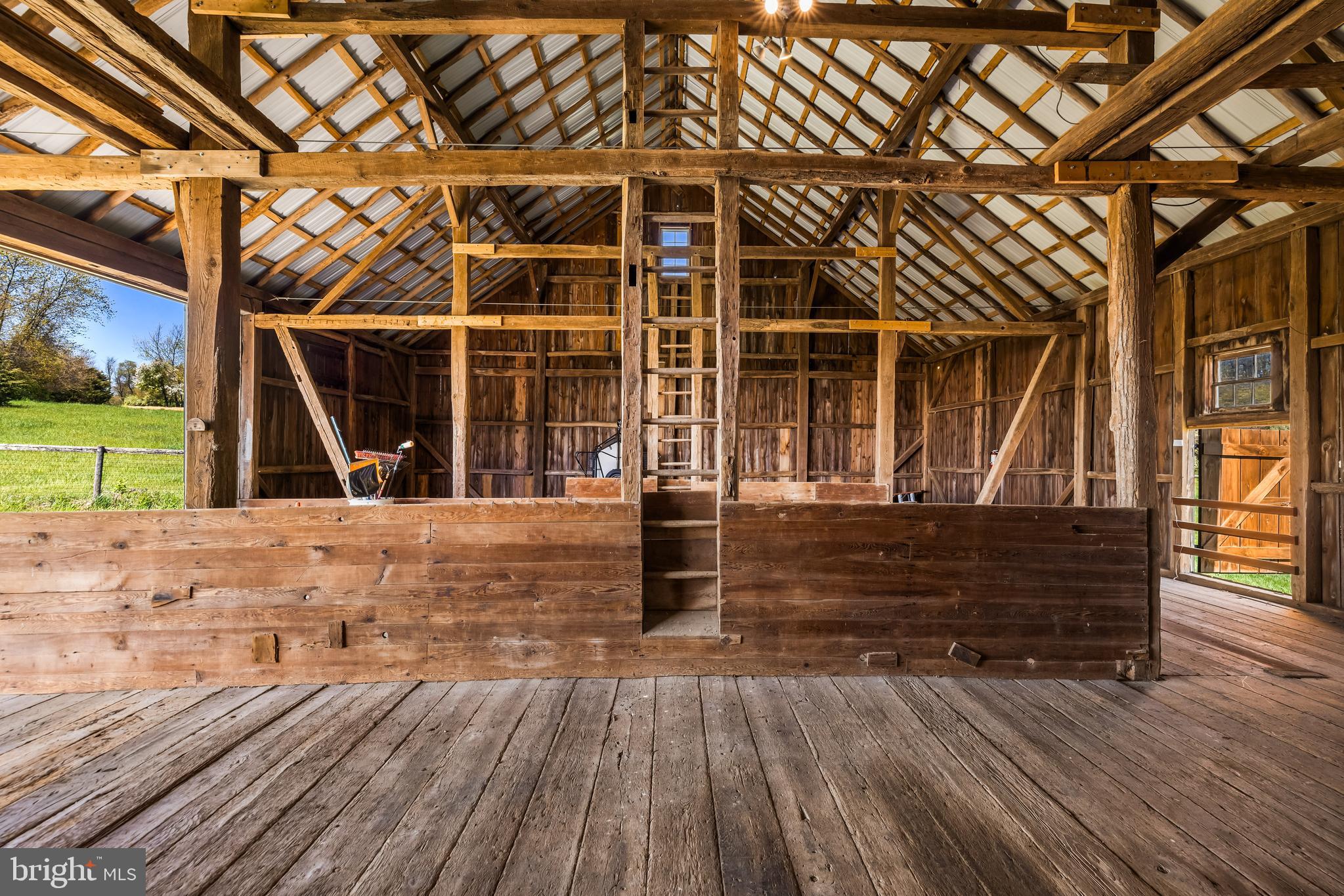 FREELAND - Farm