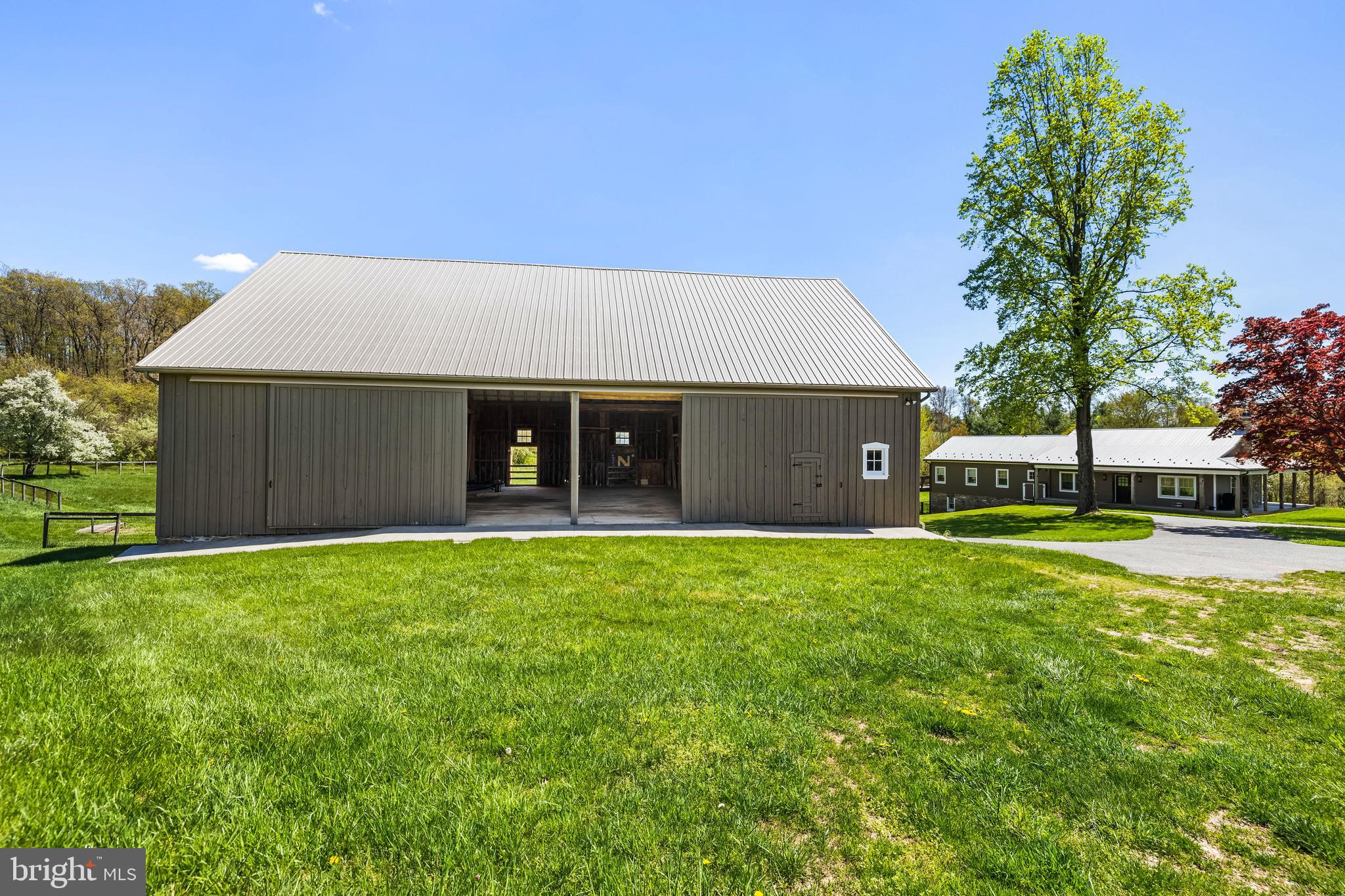 FREELAND - Farm