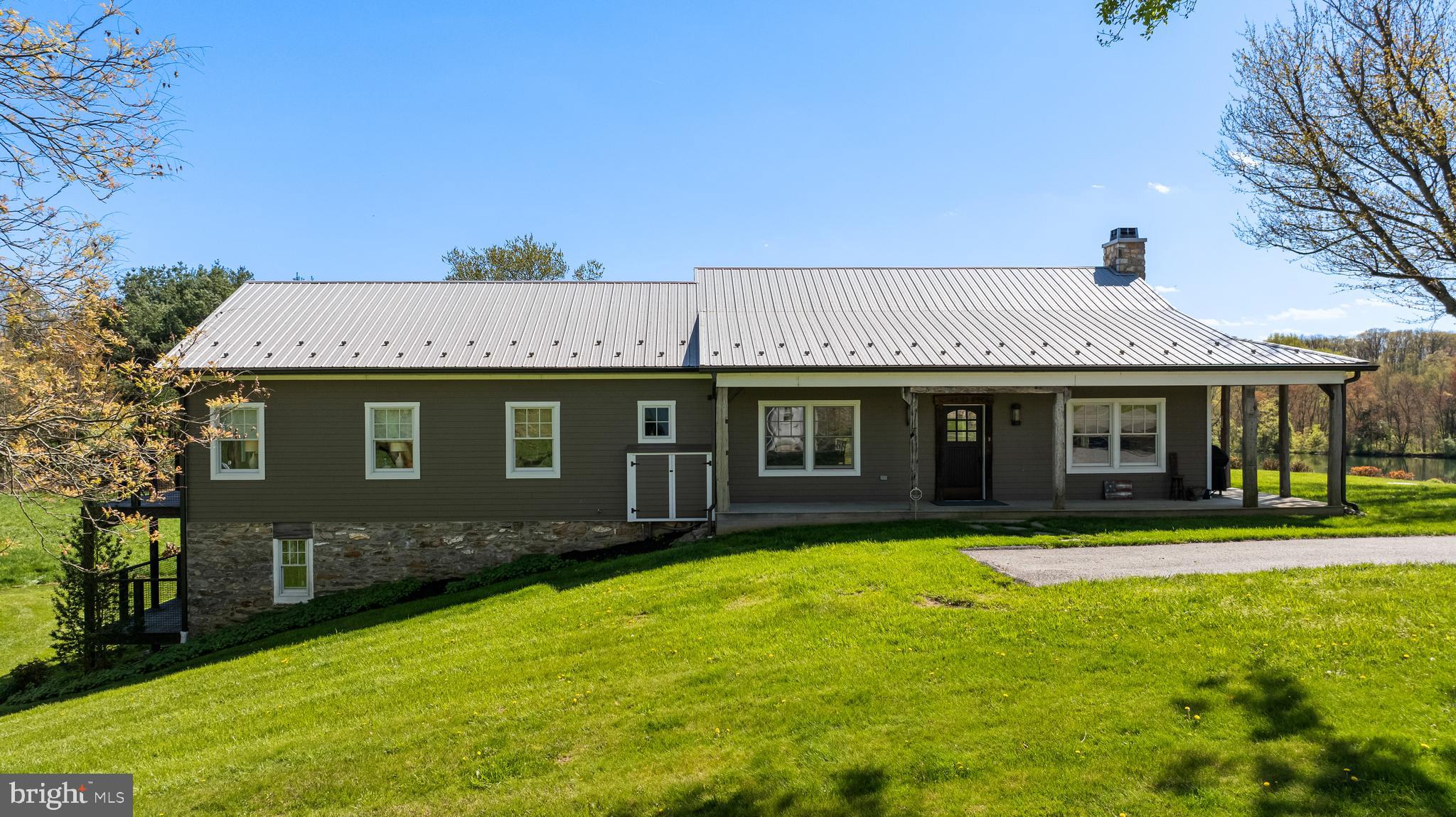 FREELAND - Farm