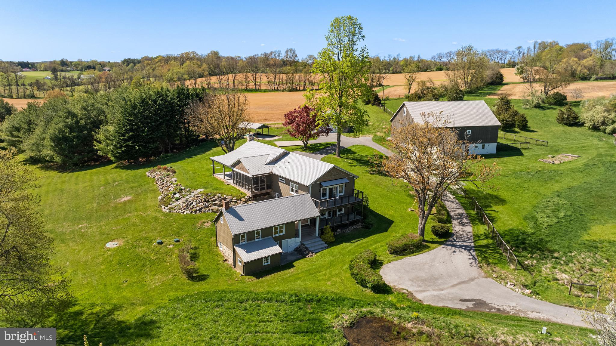 FREELAND - Farm