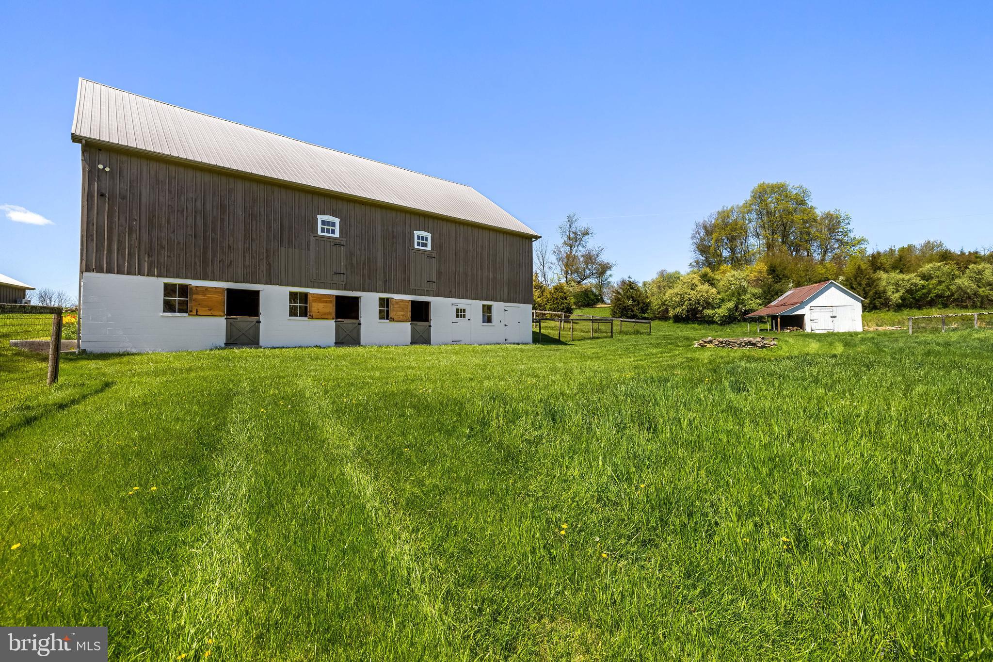 FREELAND - Farm