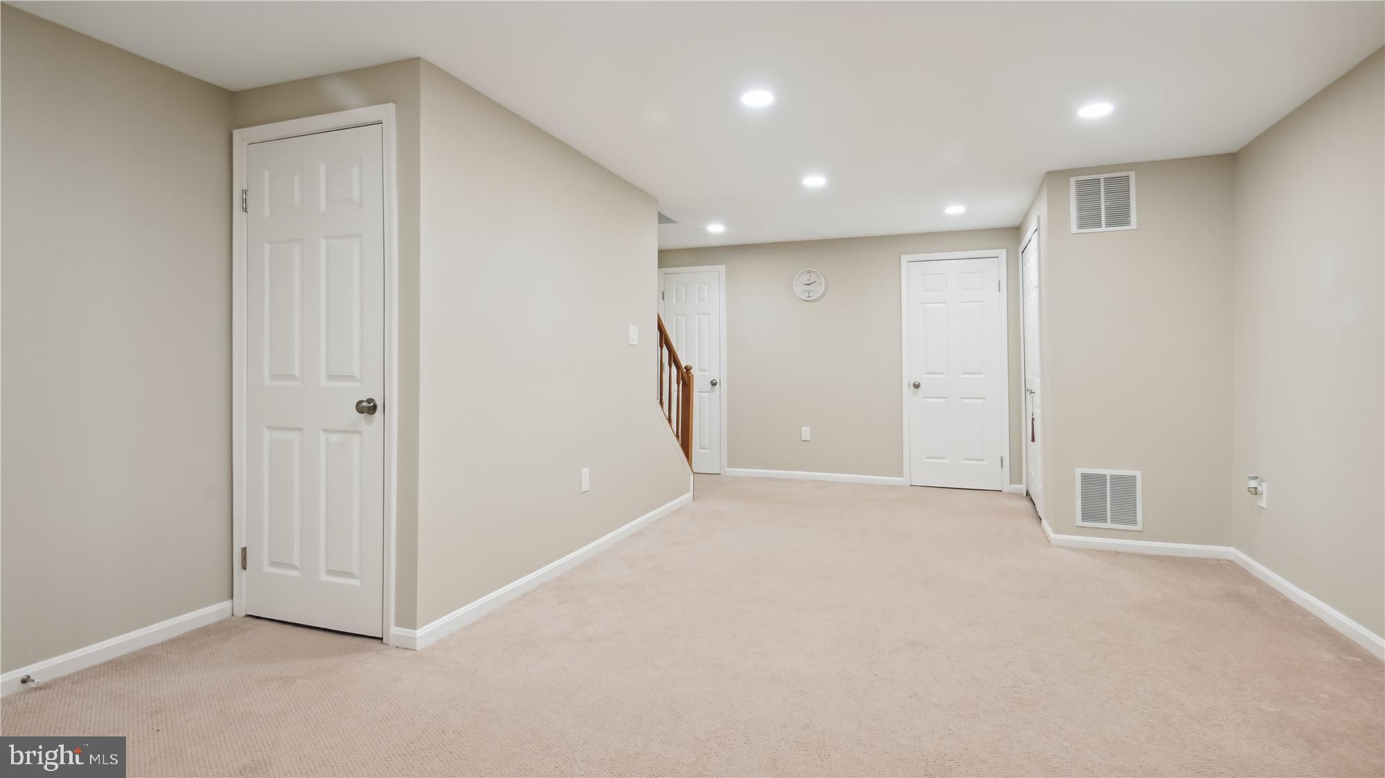 SOUTH KINGS STATION - Residential Lease