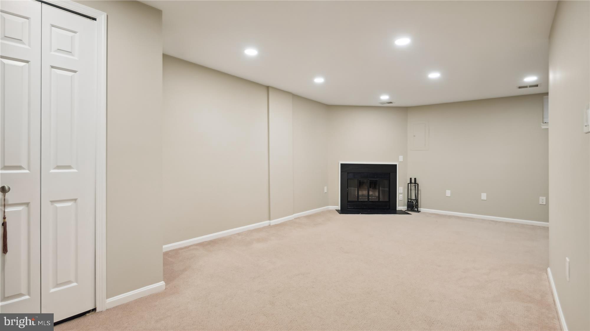 SOUTH KINGS STATION - Residential Lease
