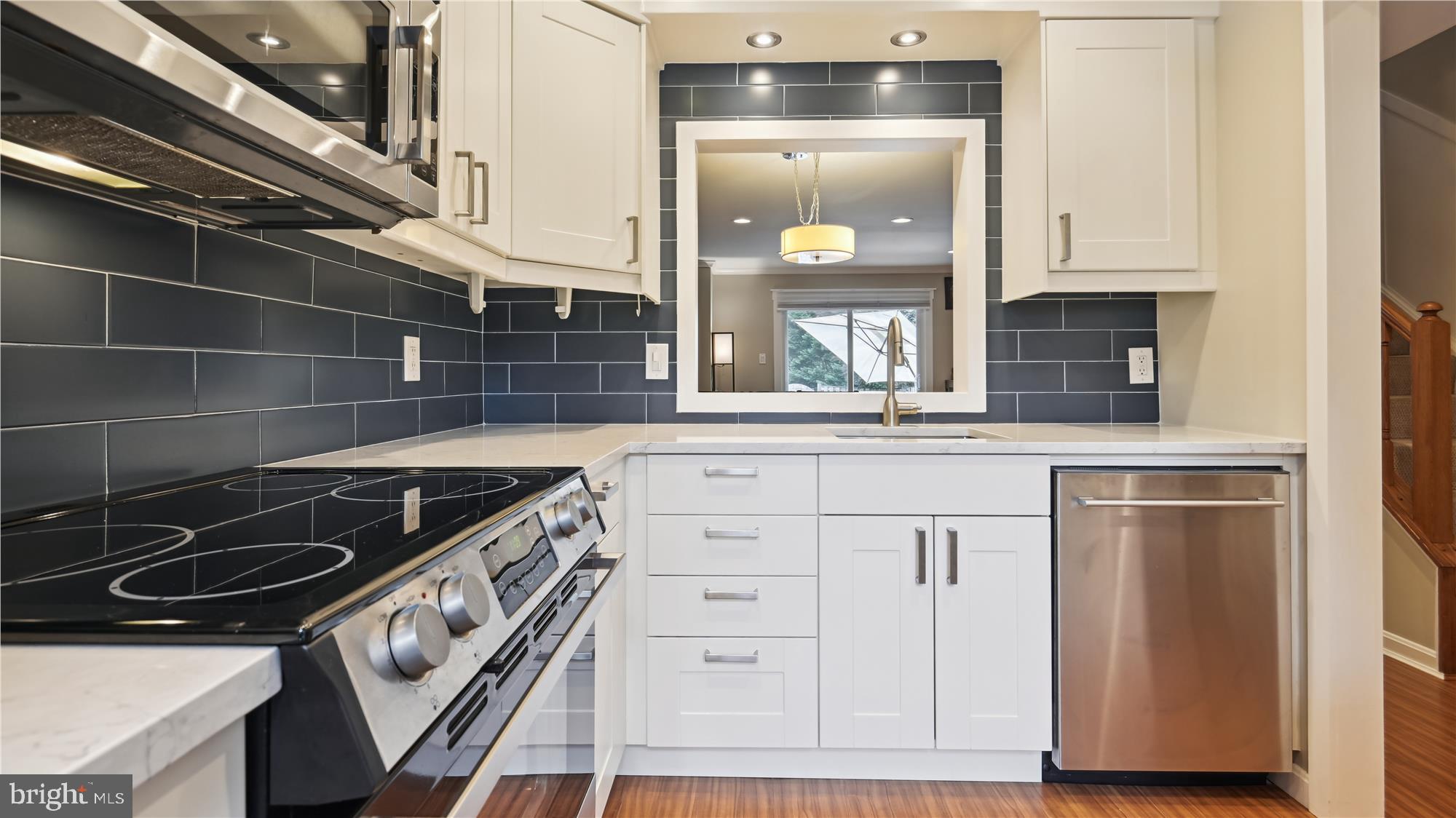 SOUTH KINGS STATION - Residential Lease