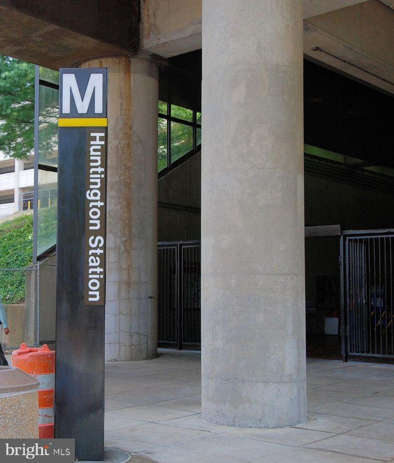 SOUTH KINGS STATION - Residential Lease