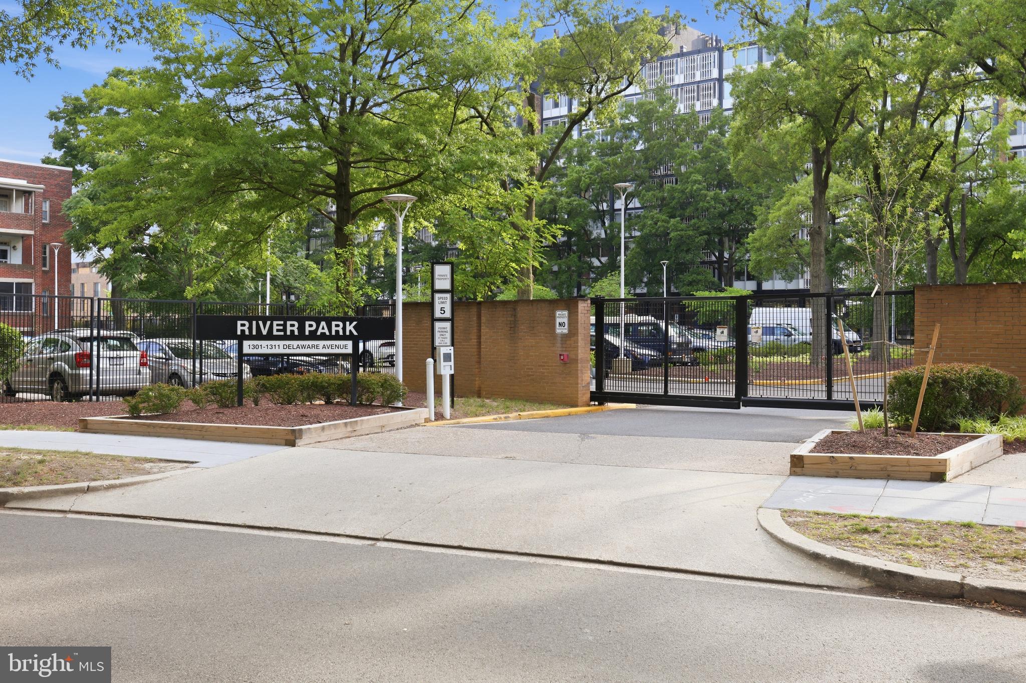 RIVER PARK - Residential