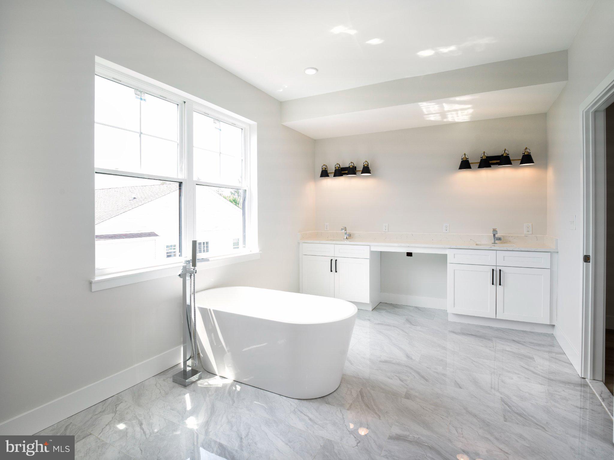 ROXBOROUGH - Residential