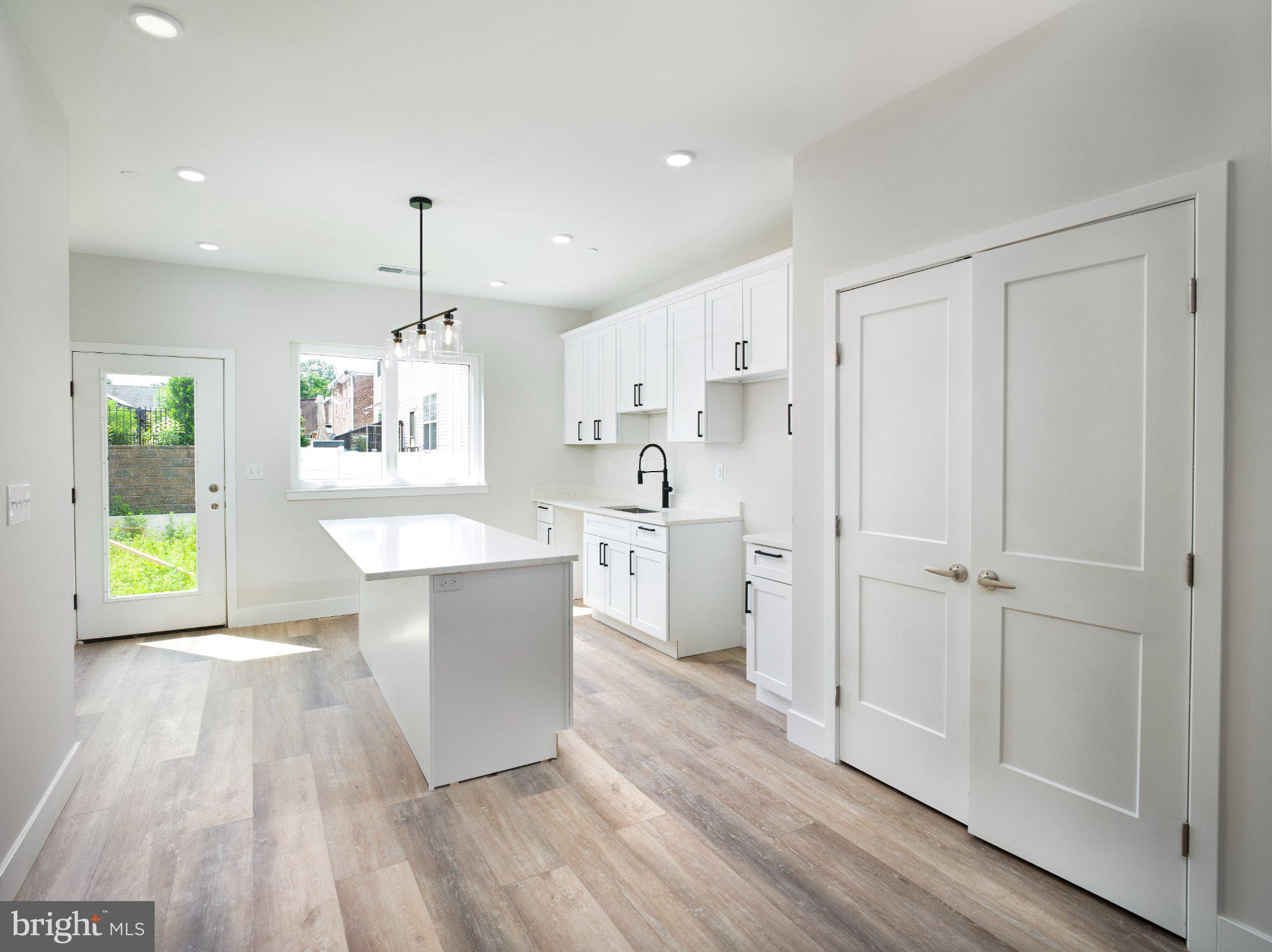 ROXBOROUGH - Residential