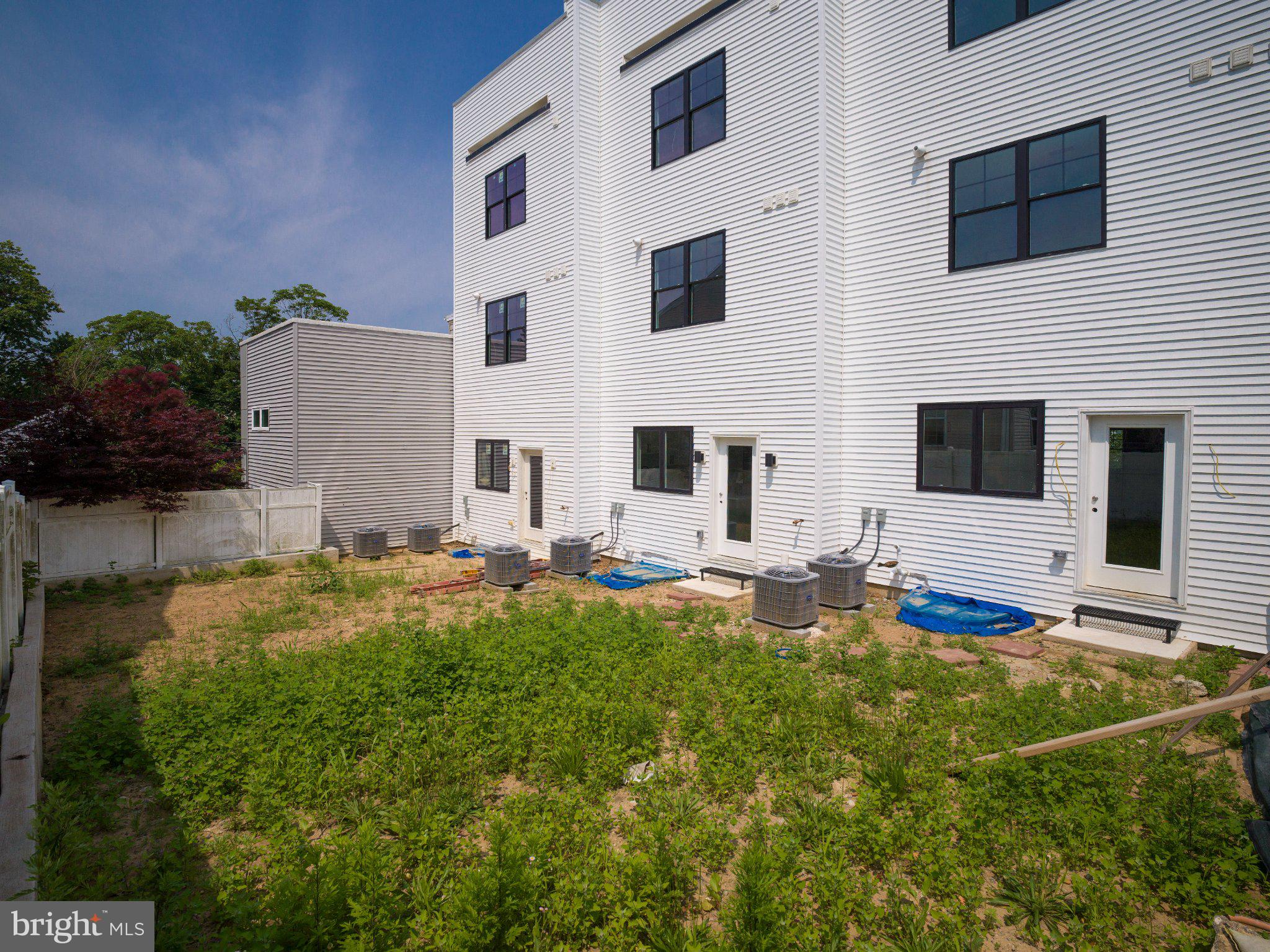 ROXBOROUGH - Residential