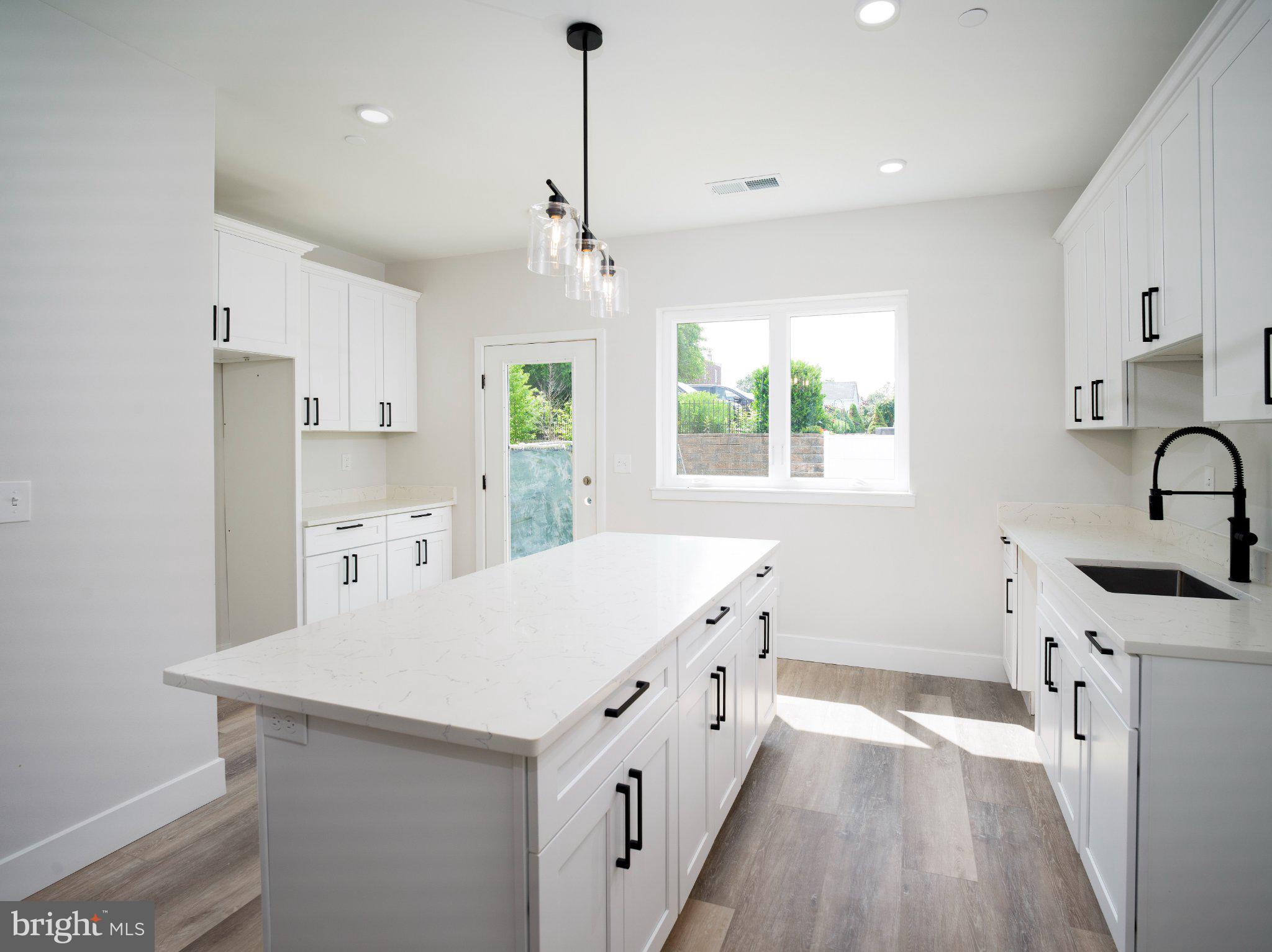 ROXBOROUGH - Residential